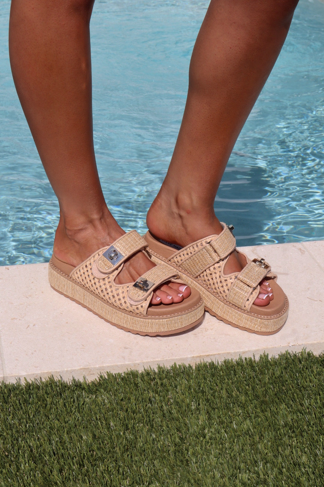 Bigschmona Sandals-Natural Raffia//MODEL PAIR SIZE 8