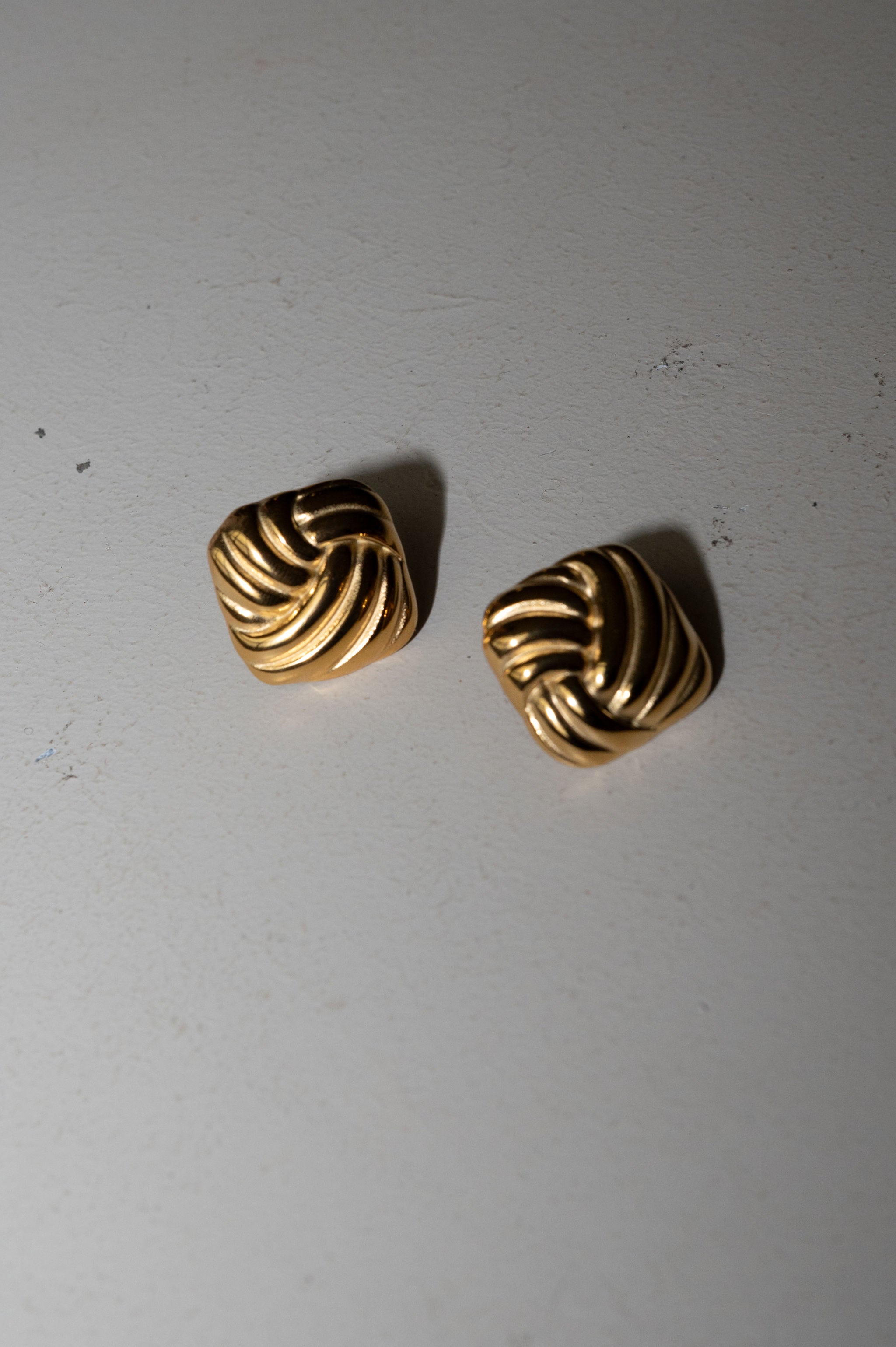 Wavy Square Studs-Gold