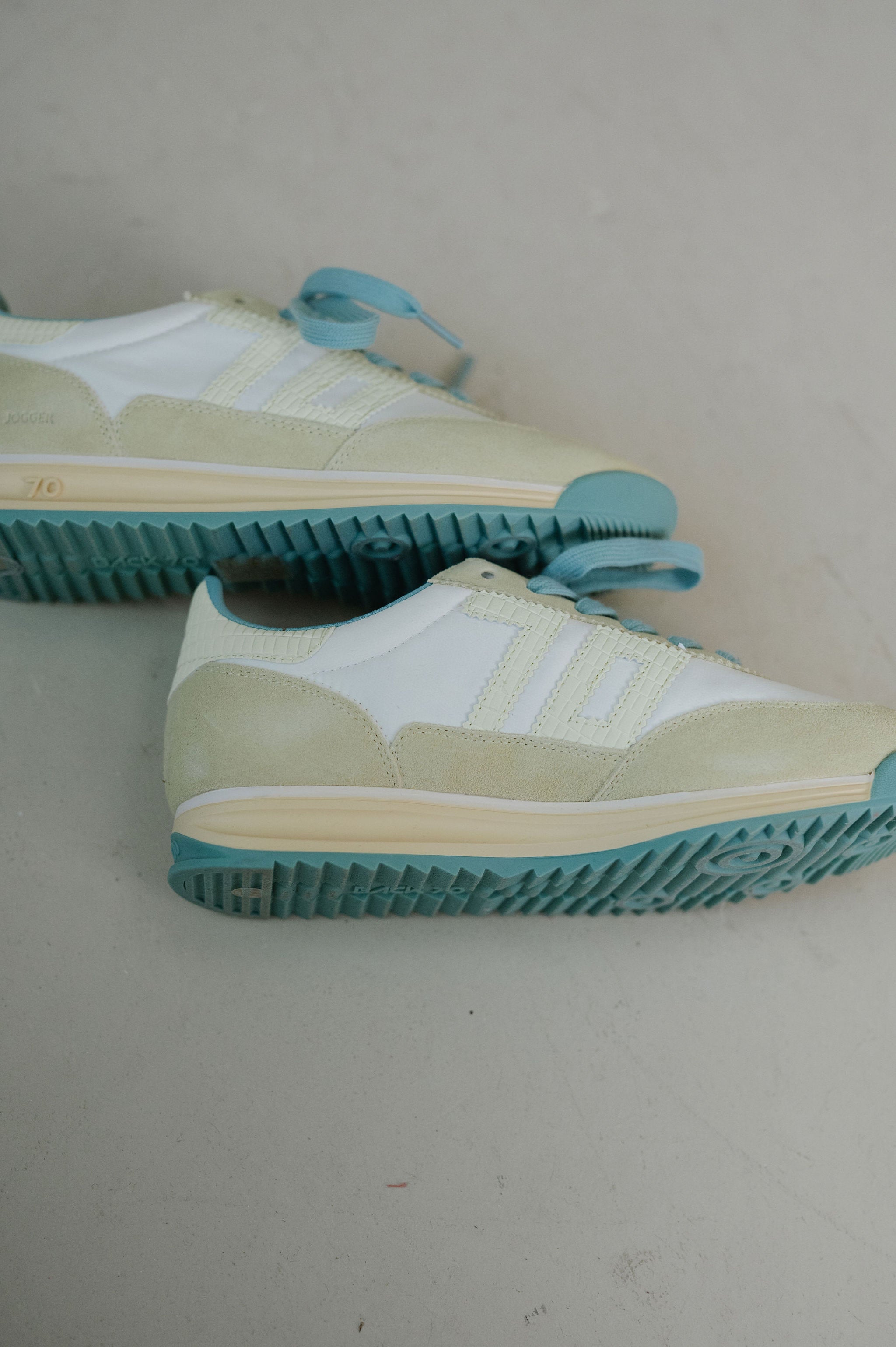 Back 70 Jogger Sneakers-Light Yellow