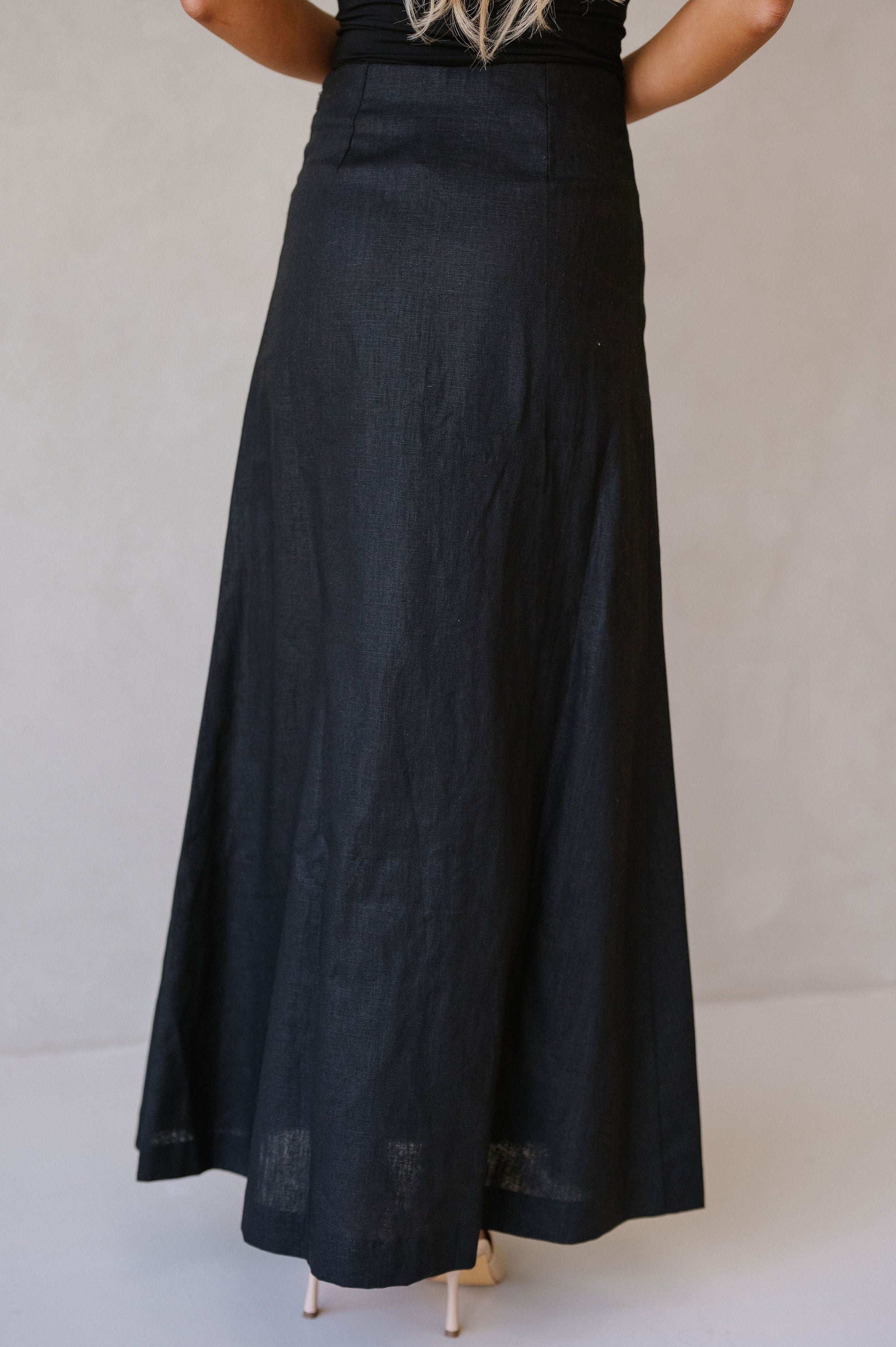 Finjie Button Skirt-Black