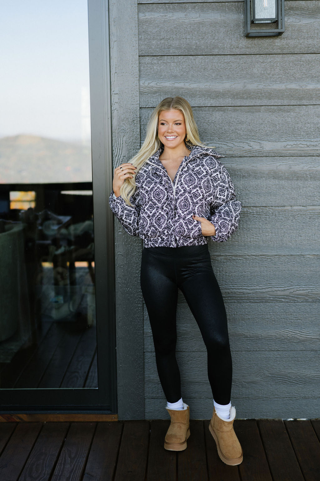 DOORBUSTER// Abstract Puffer Jacket-Cream/Black