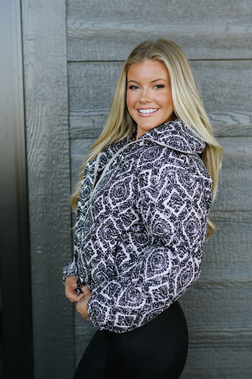 DOORBUSTER// Abstract Puffer Jacket-Cream/Black