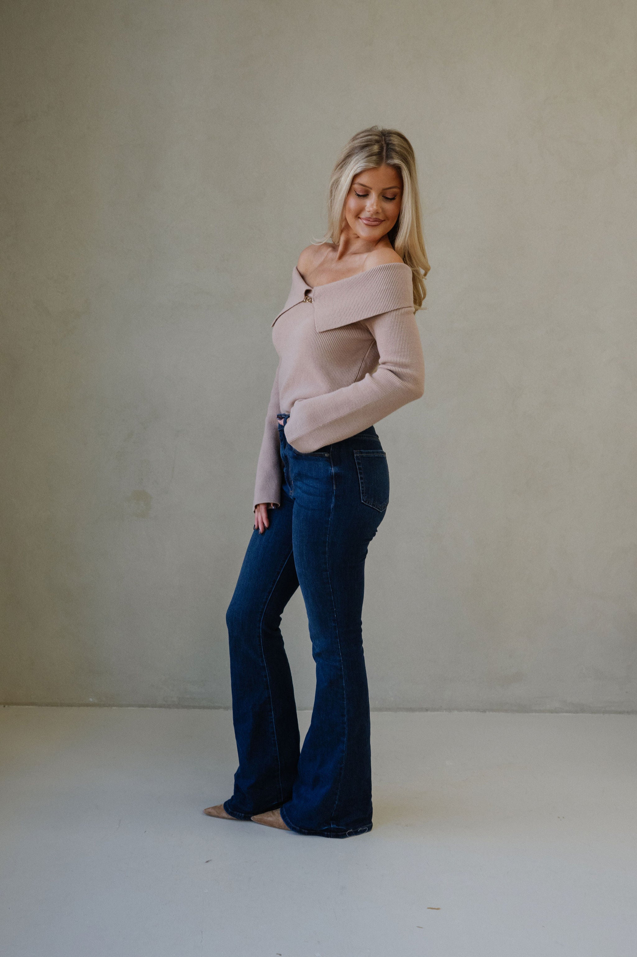 Mia OTS Cropped Sweater-Taupe