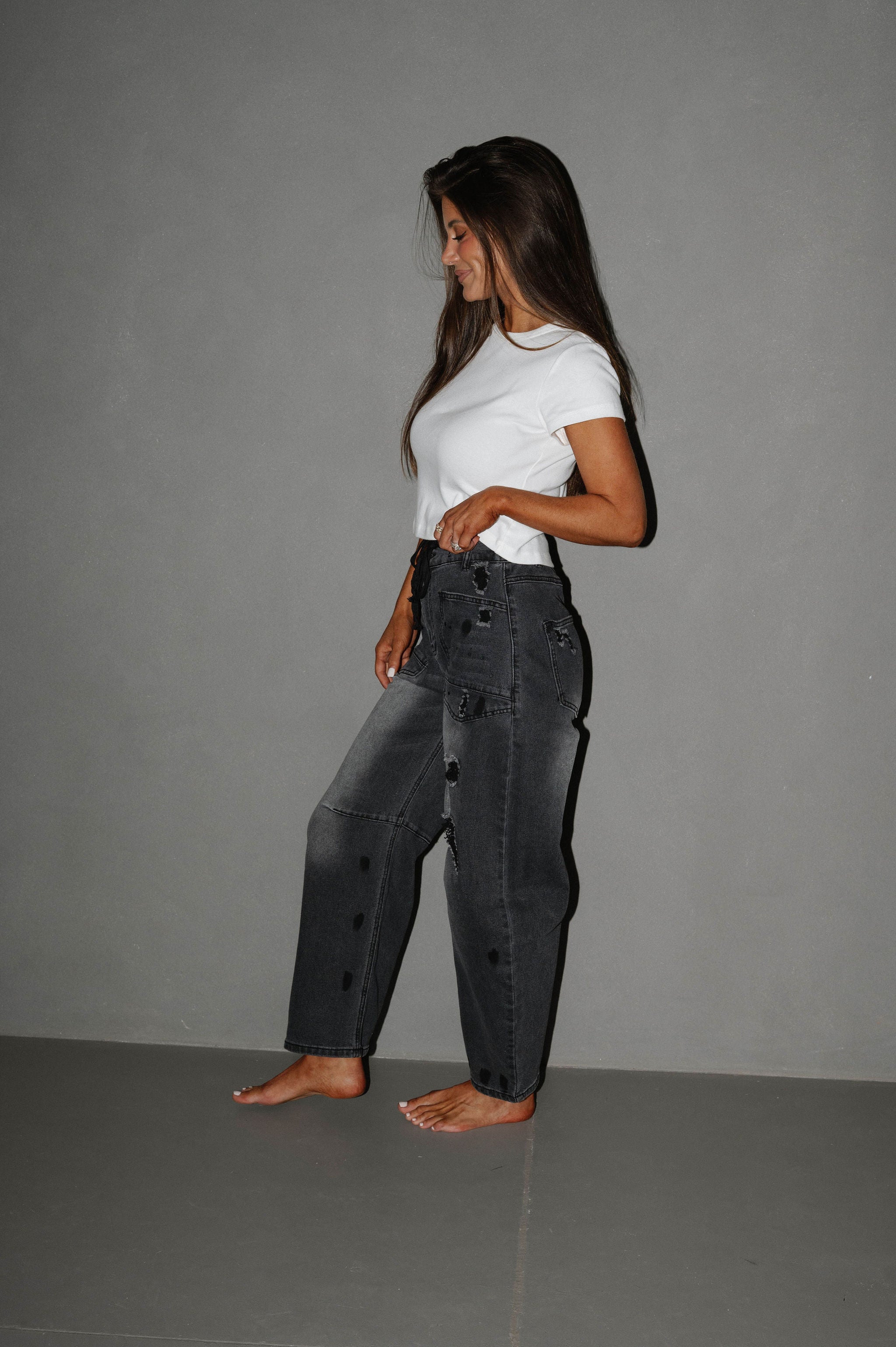 Washed Distressed Barrel Jean-Black