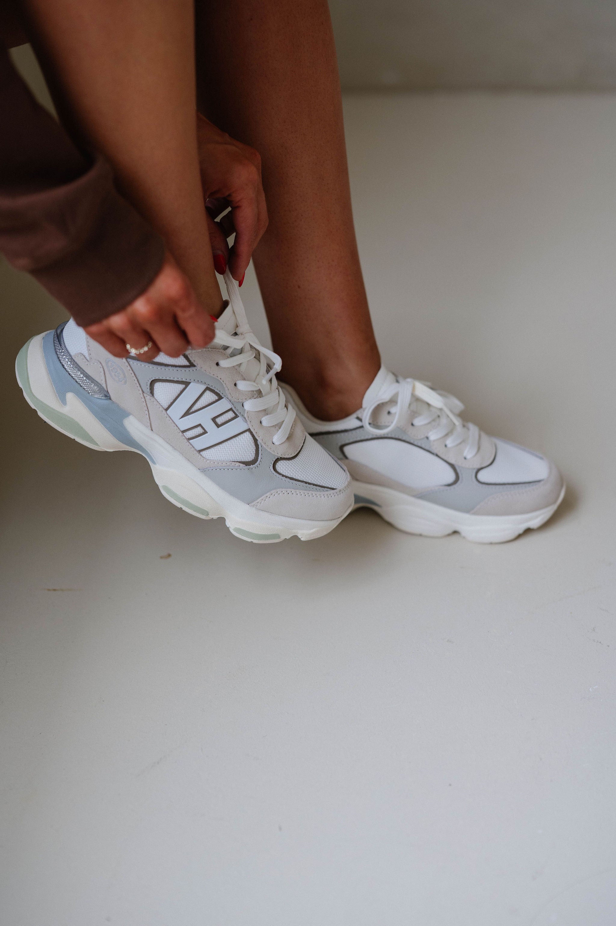 Dash 12 Sneakers-White/Taupe