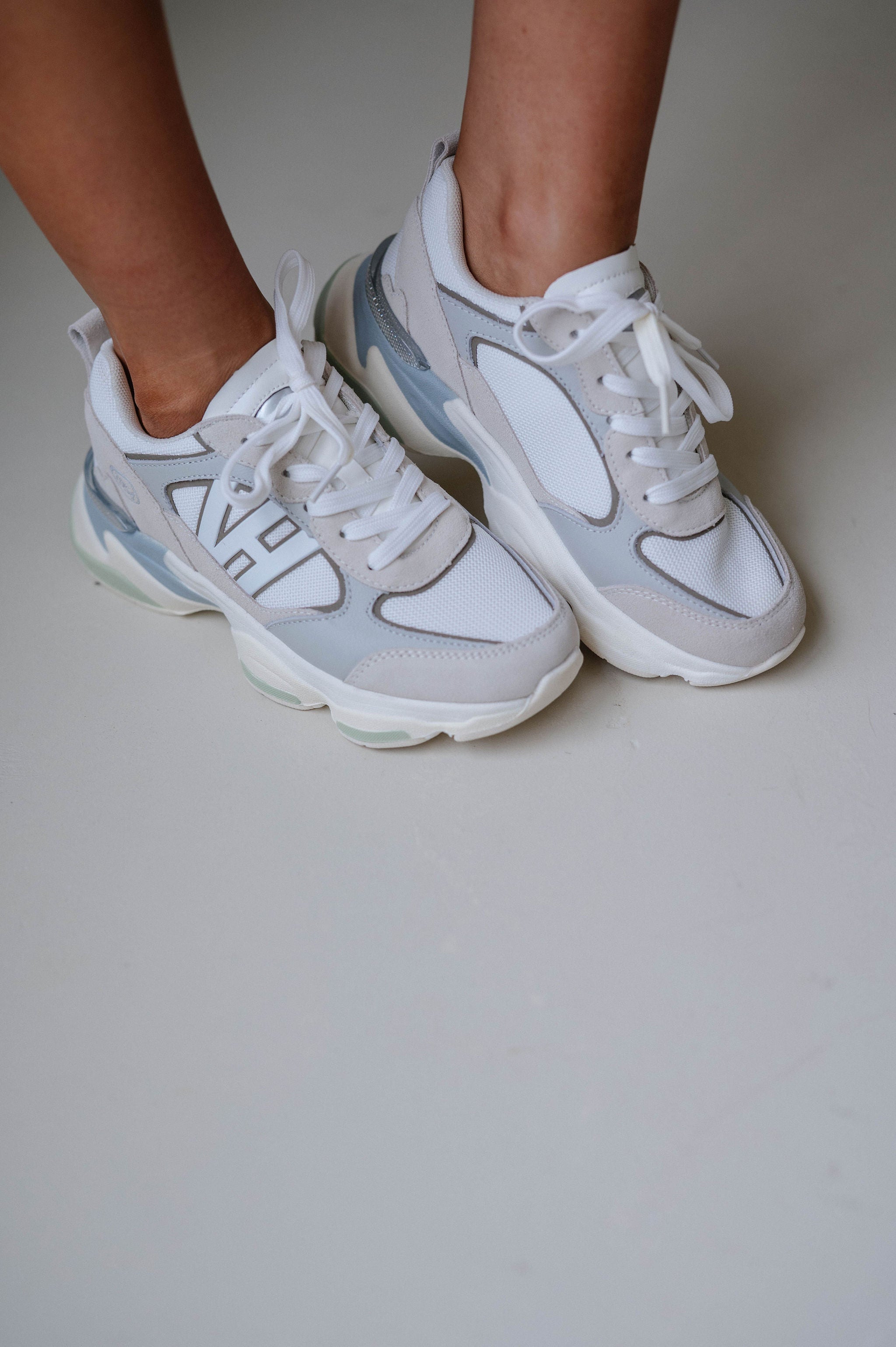 Dash 12 Sneakers-White/Taupe