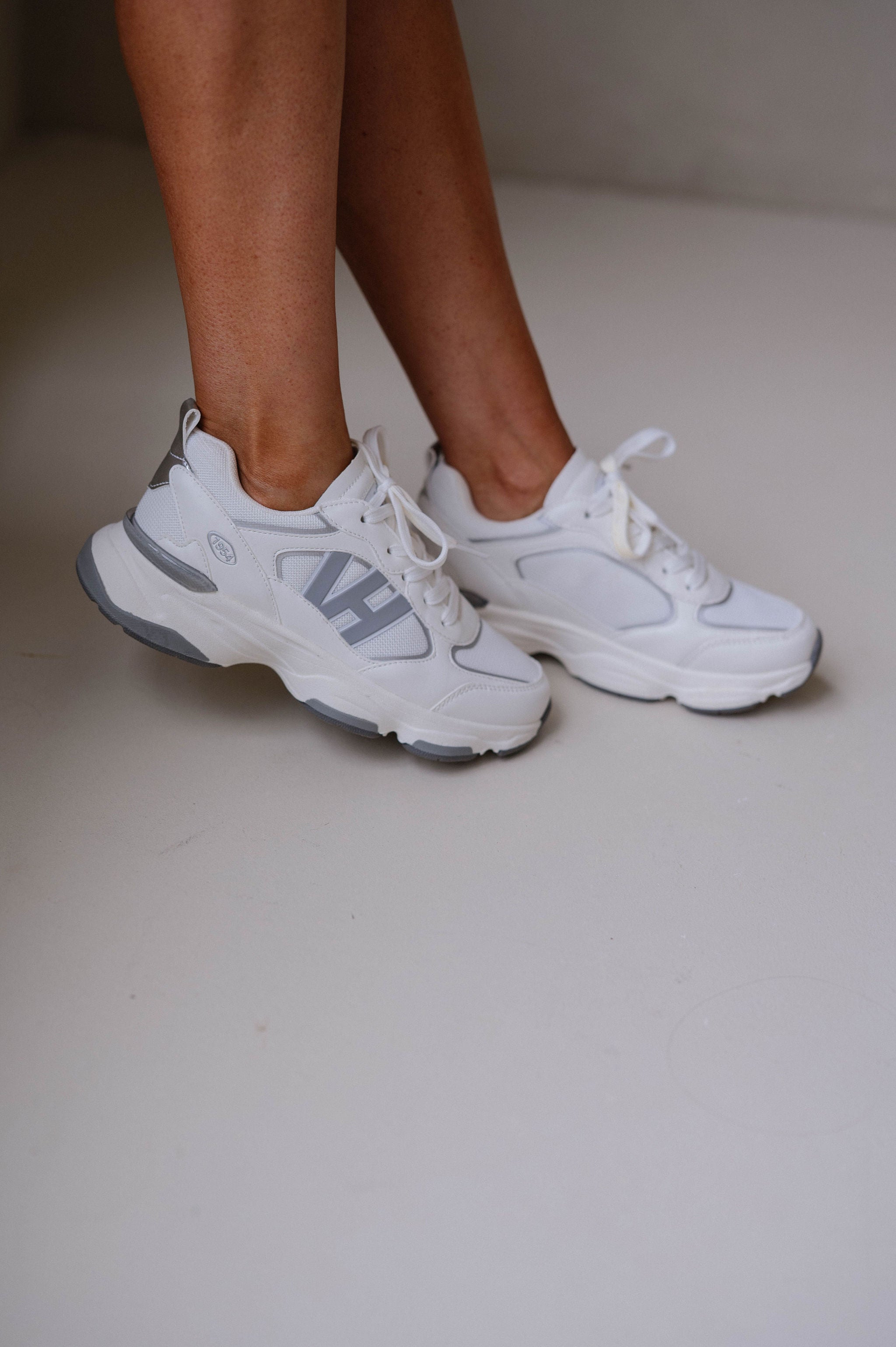 Dash 10 Sneakers-White/Grey