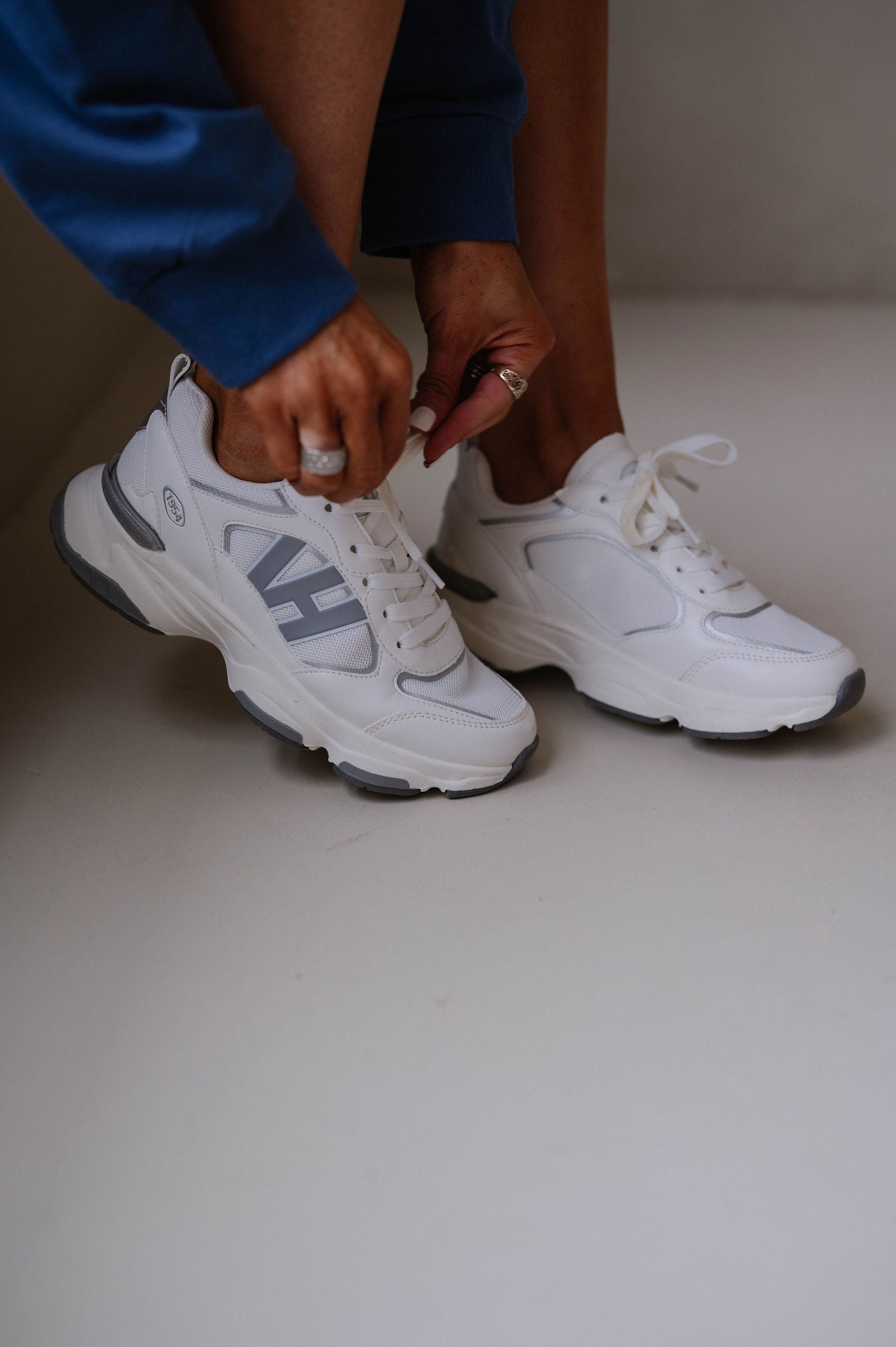Dash 10 Sneakers-White/Grey