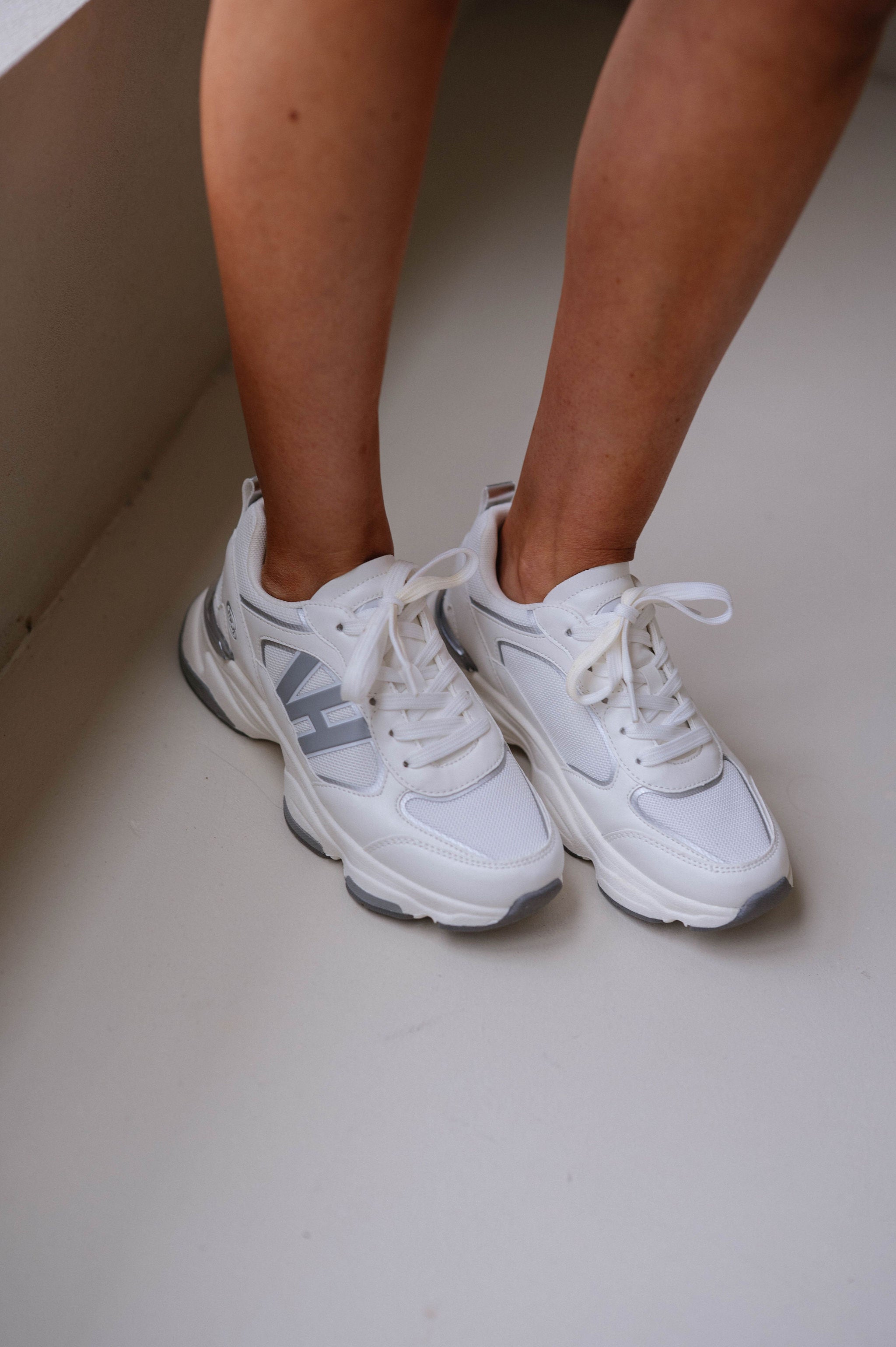 Dash 10 Sneakers-White/Grey