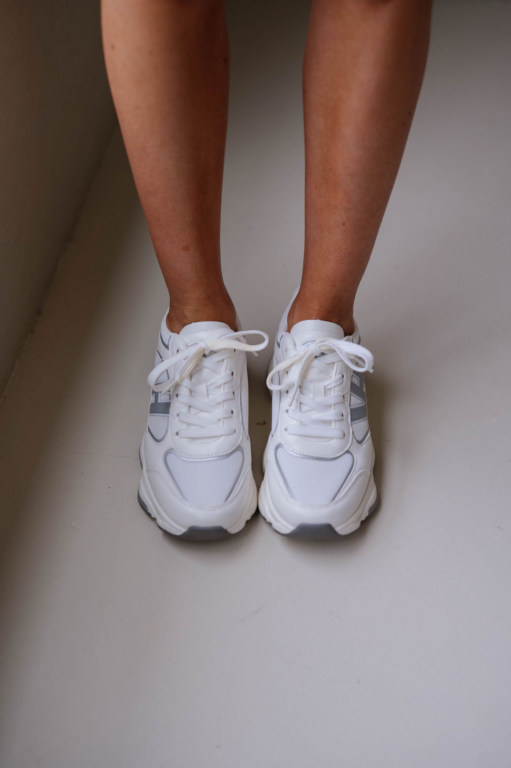 Dash 10 Sneakers-White/Grey