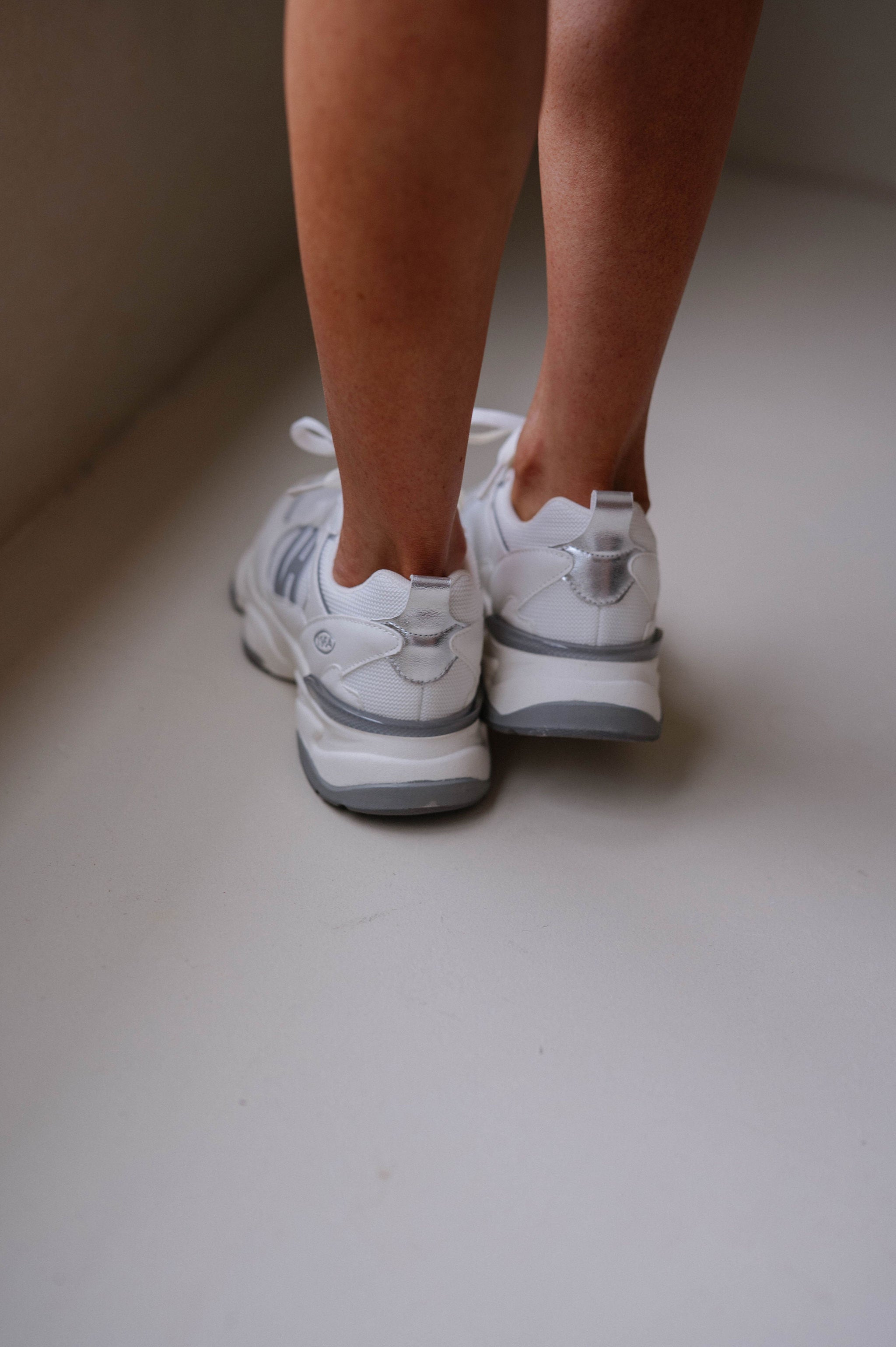 Dash 10 Sneakers-White/Grey
