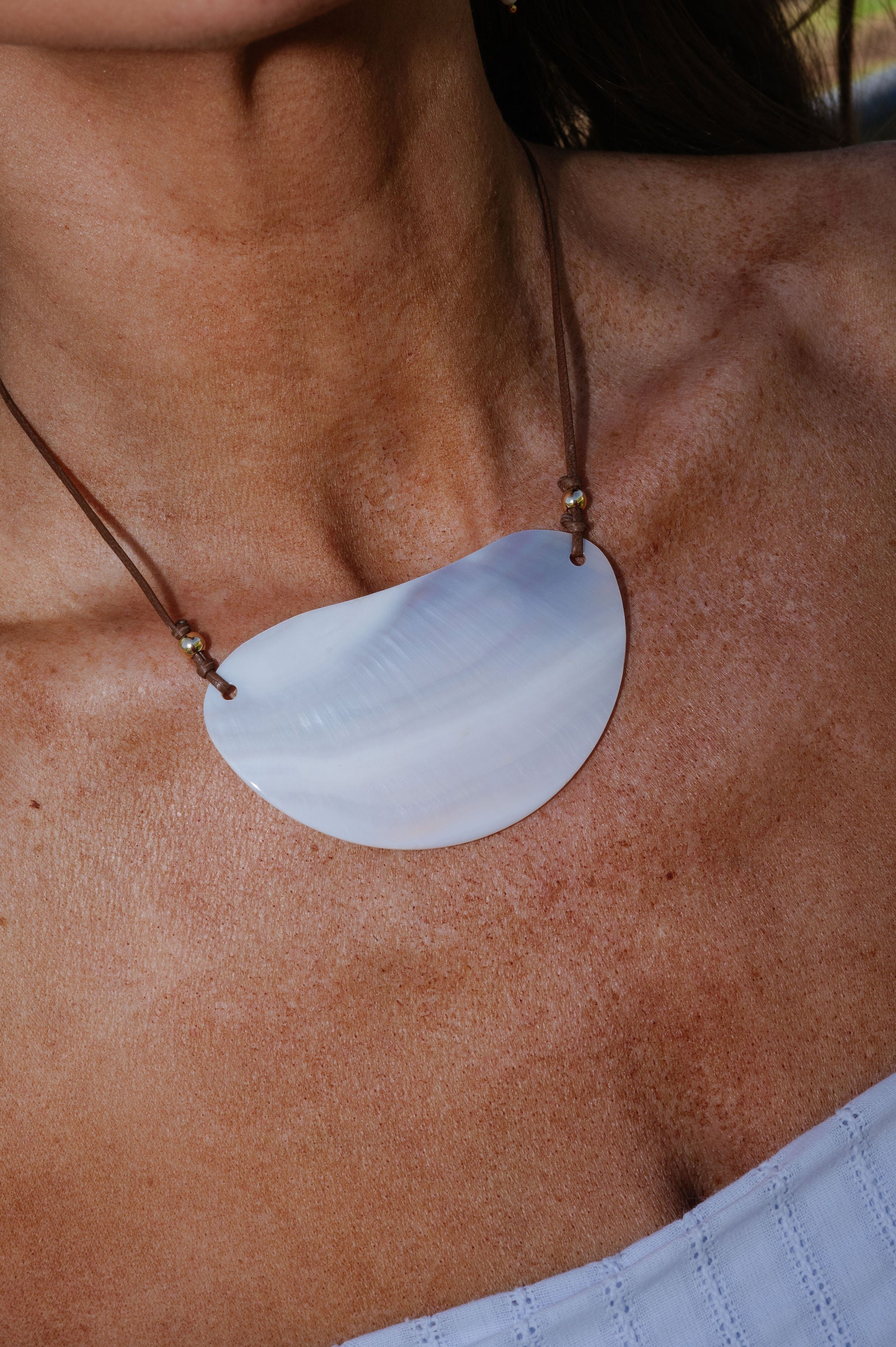 Mother of Pearl Pendant Leather Necklace-Brown