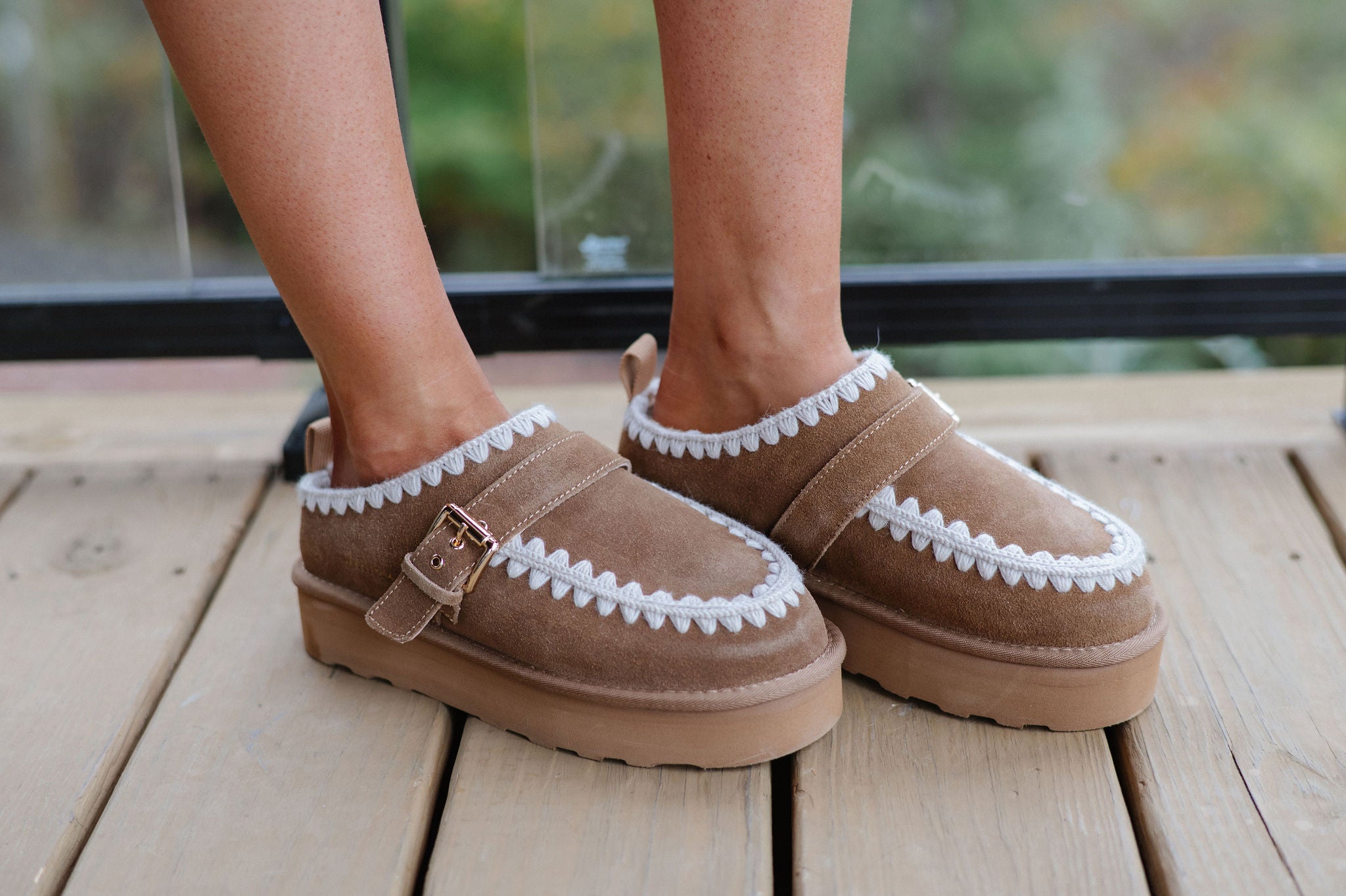 Close Clogs-Chestnut