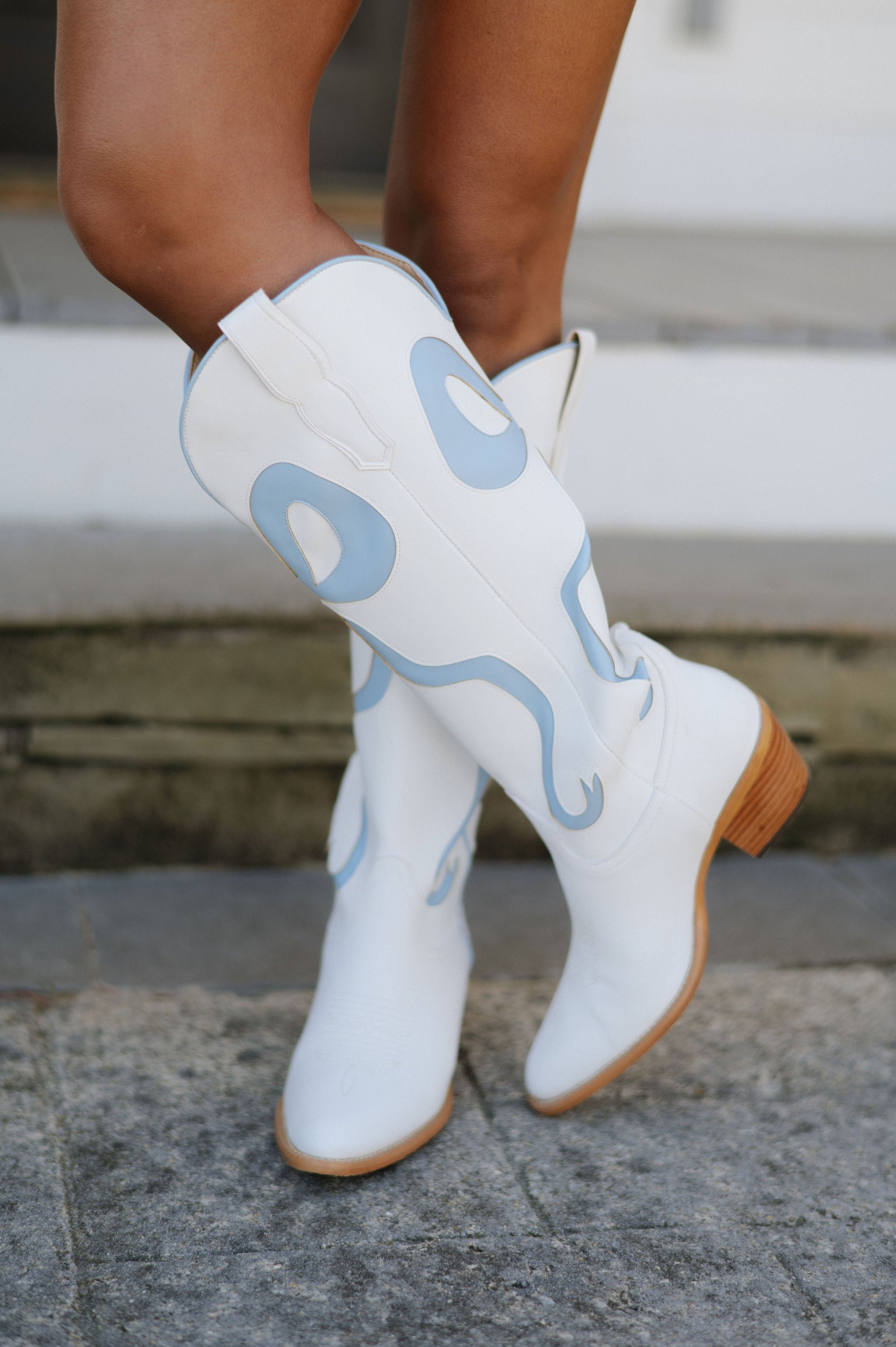 MODEL PAIR//Ruby Bow Boots-White/Blue