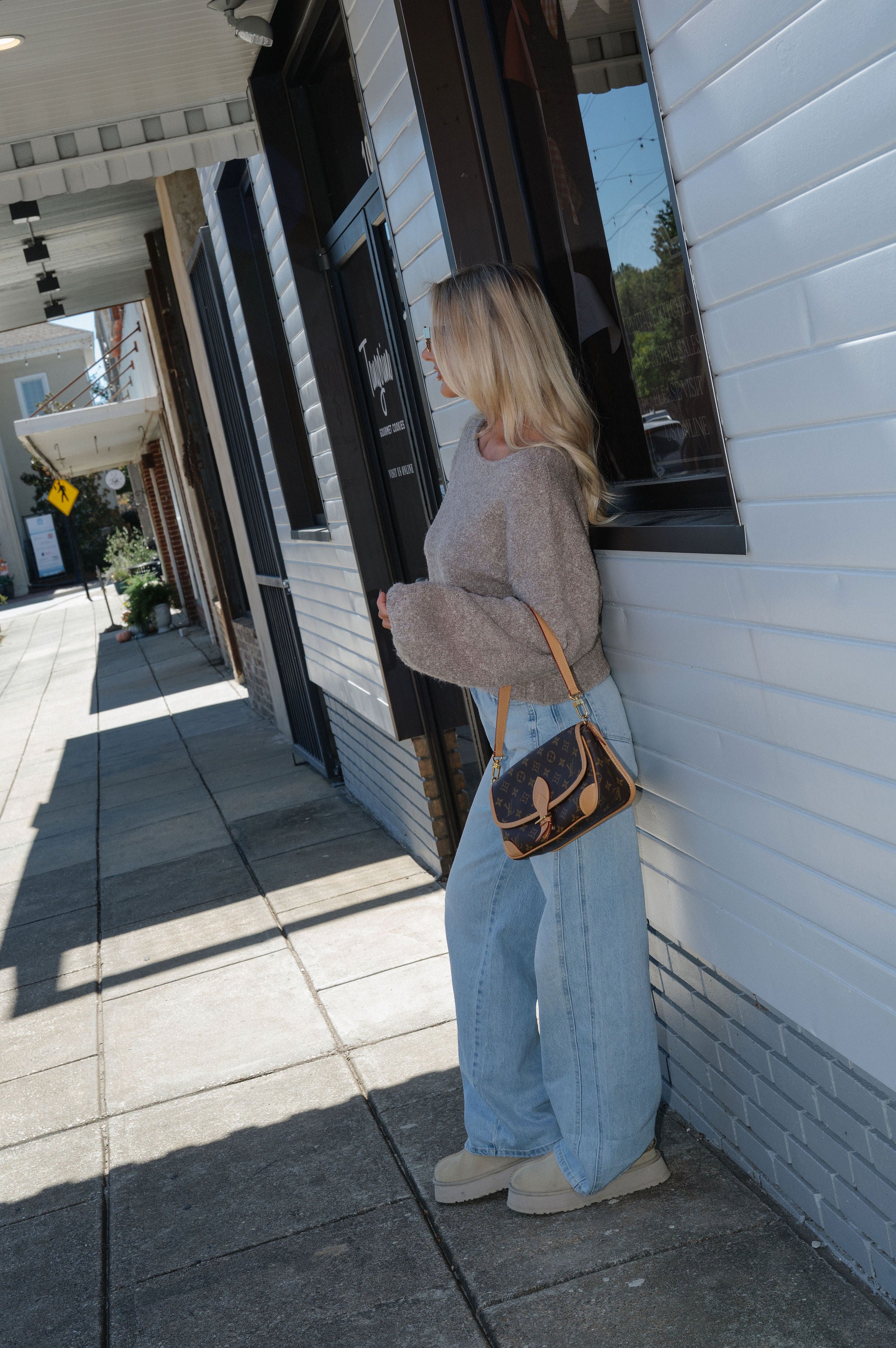 Textured Knit Bubble Sleeve Sweater-Mocha