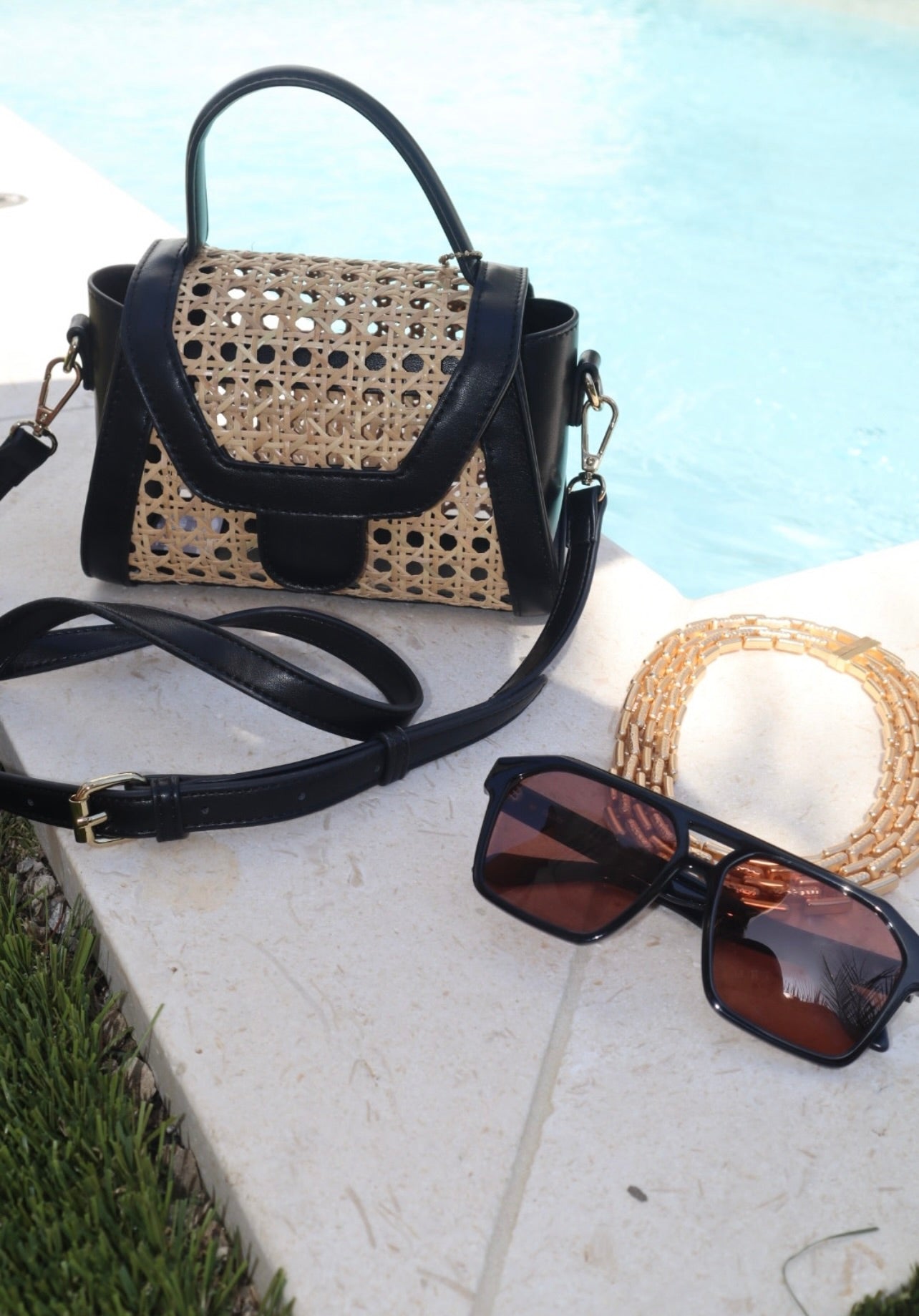 Tropez Crossbody-Black//DOLCE VITA
