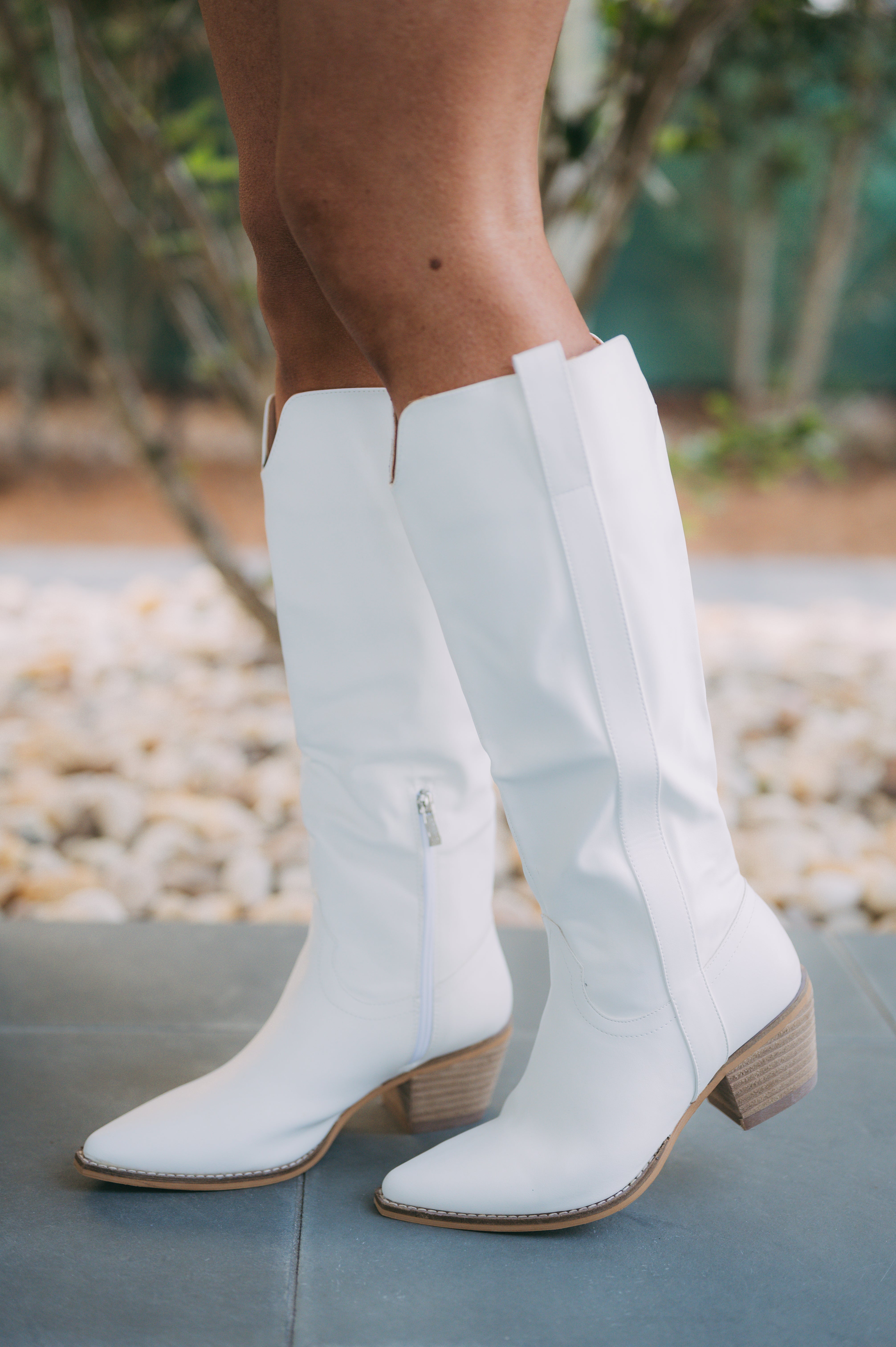 Stephanie Boots- White//MODEL PAIR SIZE 8