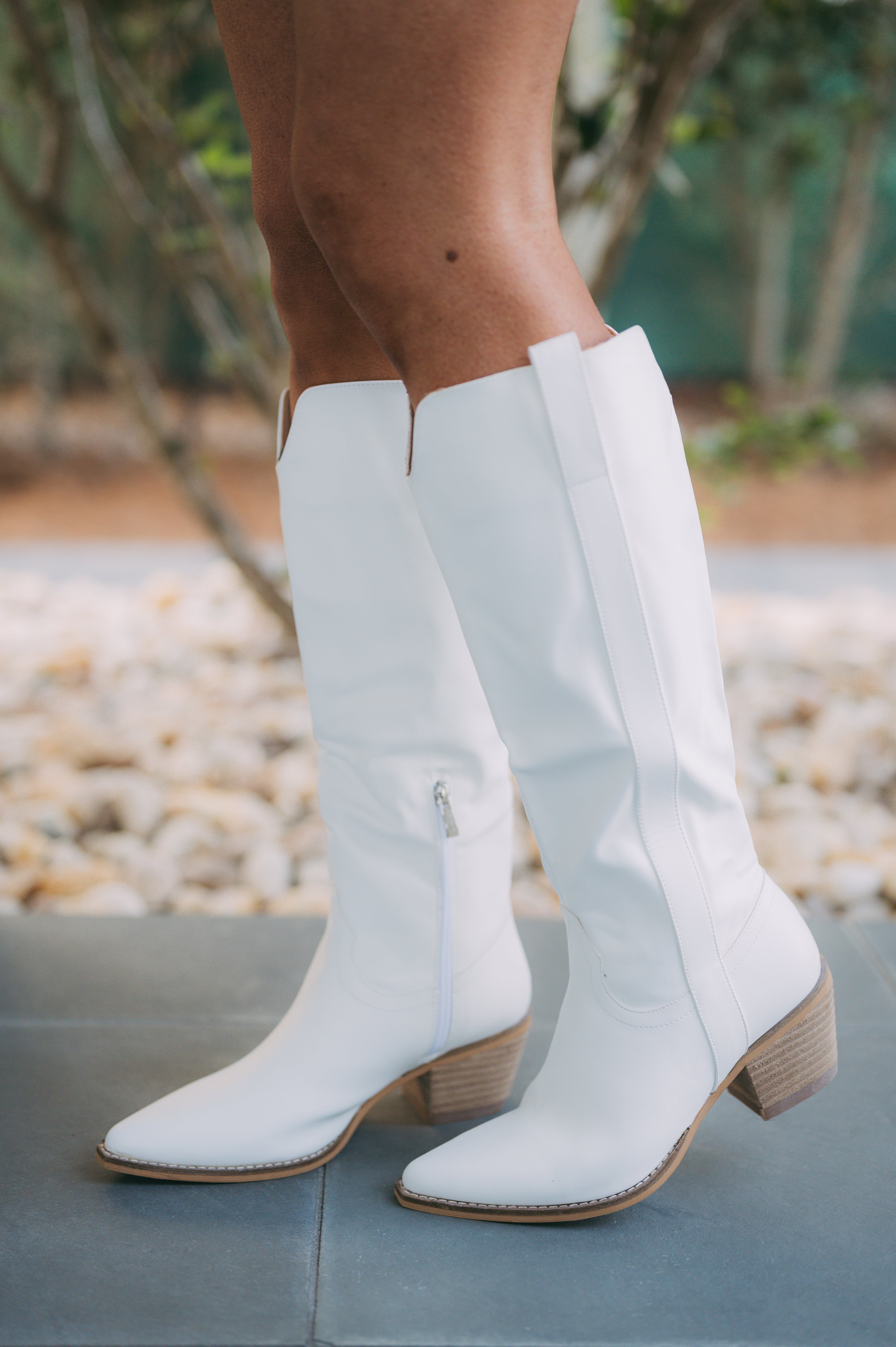 Stephanie Boots- White//MODEL PAIR SIZE 8