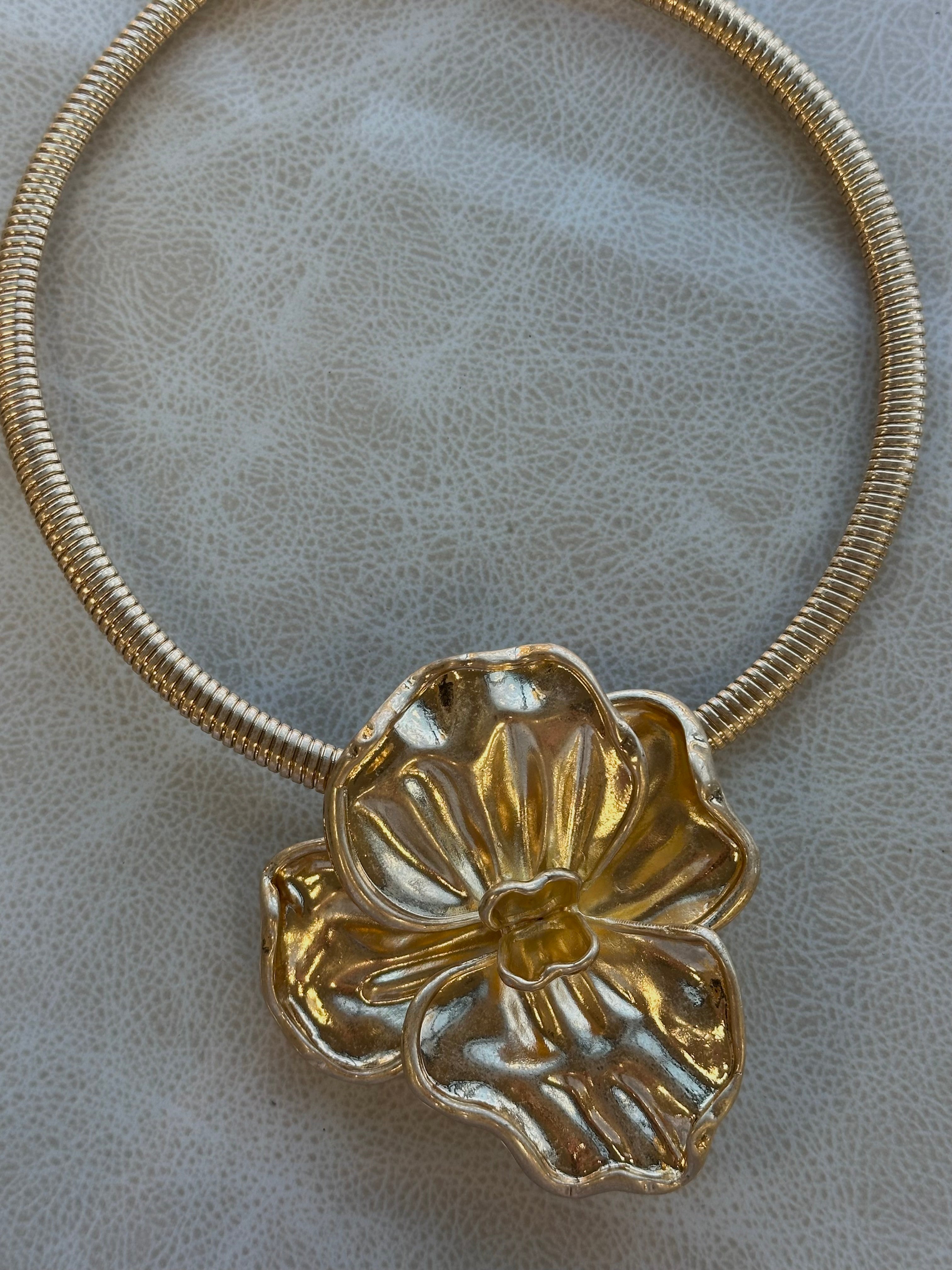 Vintage Flower Choker Necklace
