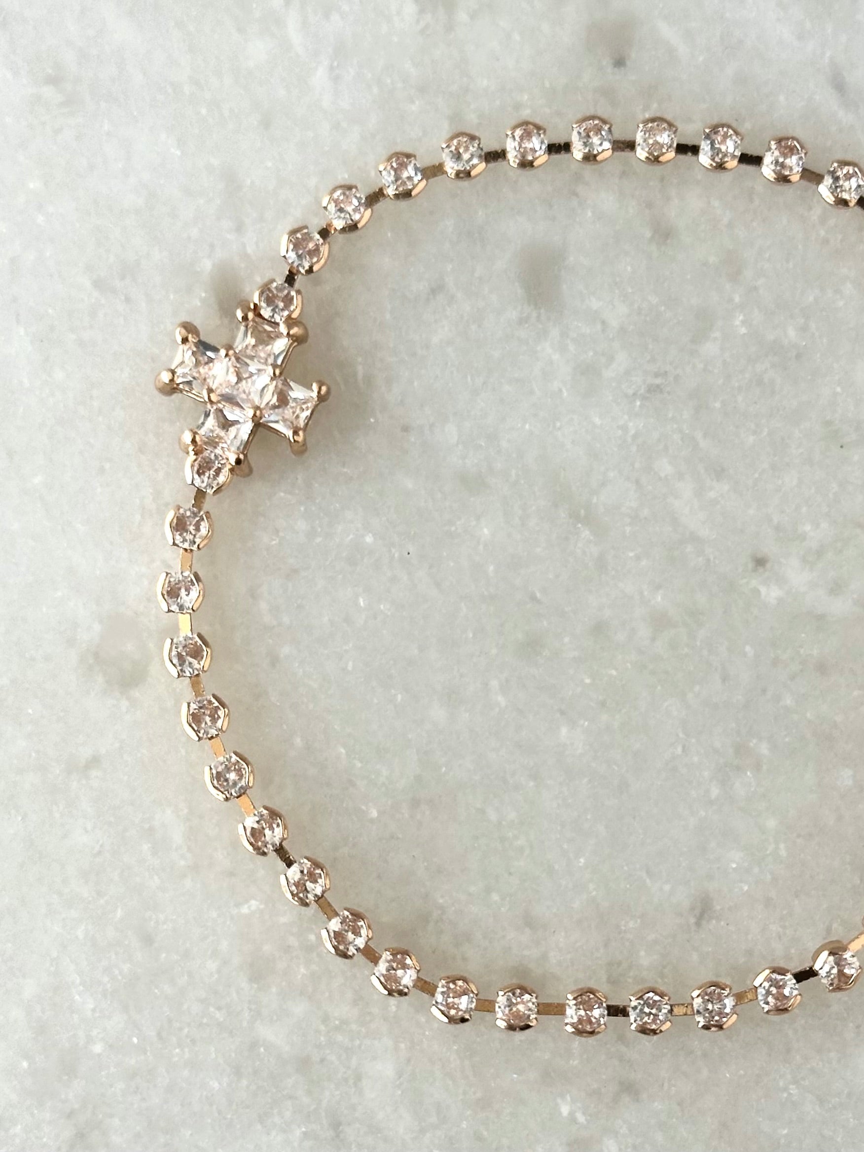 Sydni Cross Bracelet-Gold