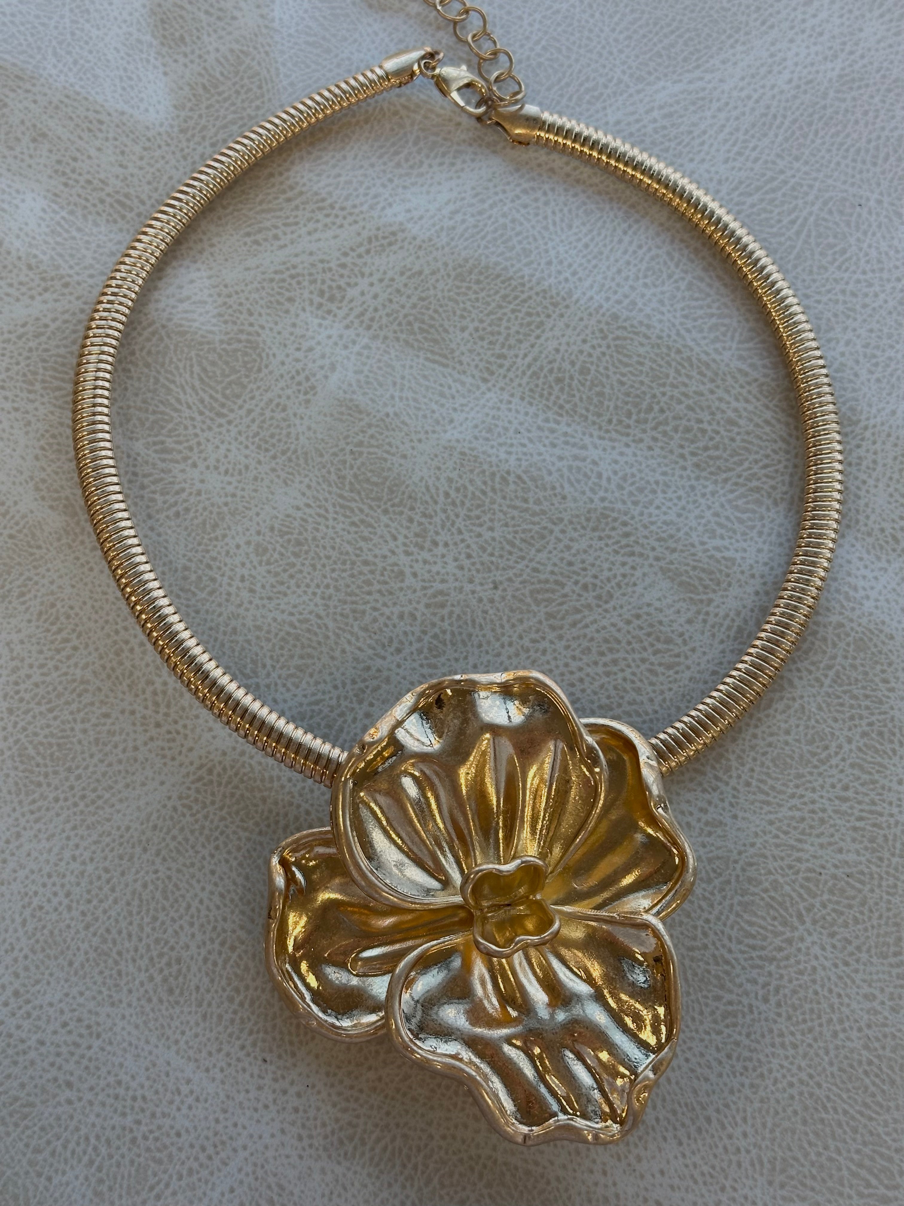 Vintage Flower Choker Necklace