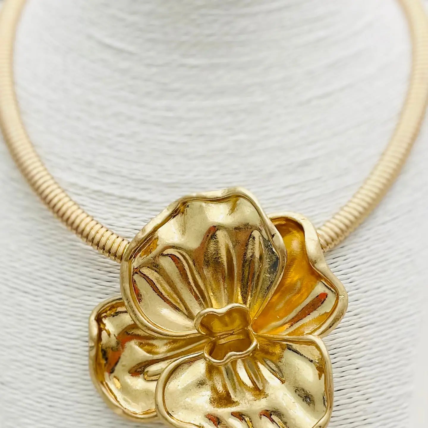Vintage Flower Choker Necklace