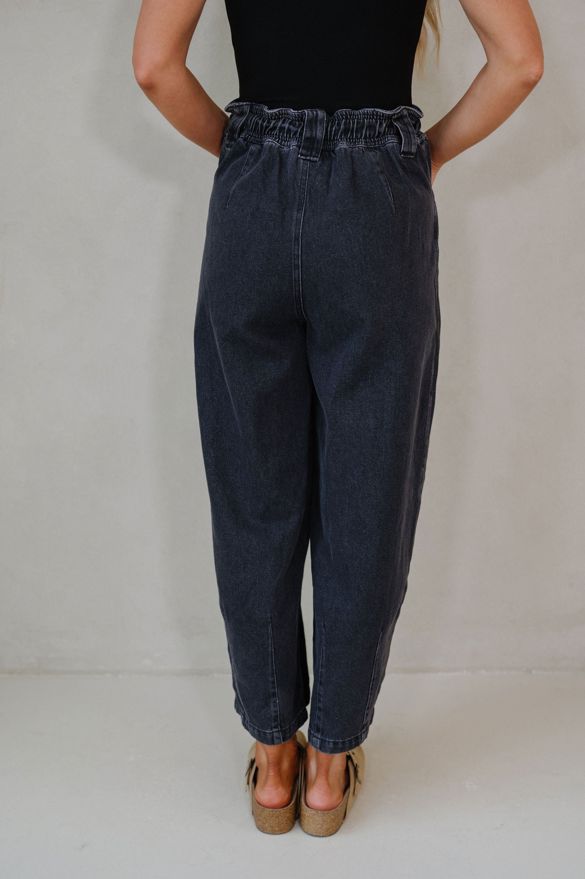 Pleated Barrel Leg Pants-Black