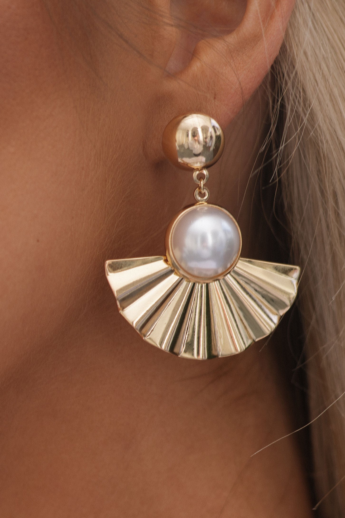 Kronk Fan Pearl Earring - Gold