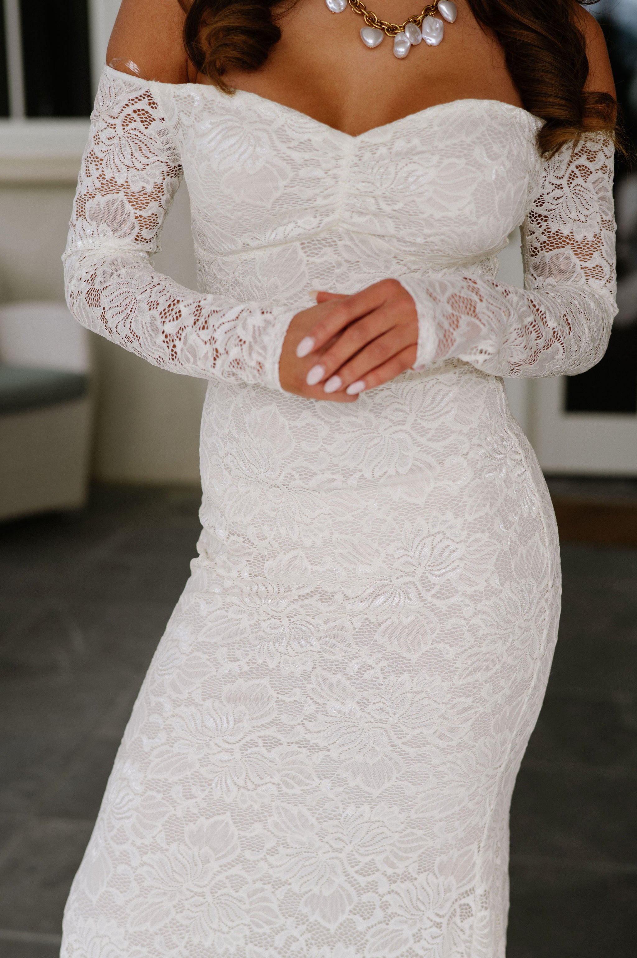 Elegant lace Sleeved Midi Dress