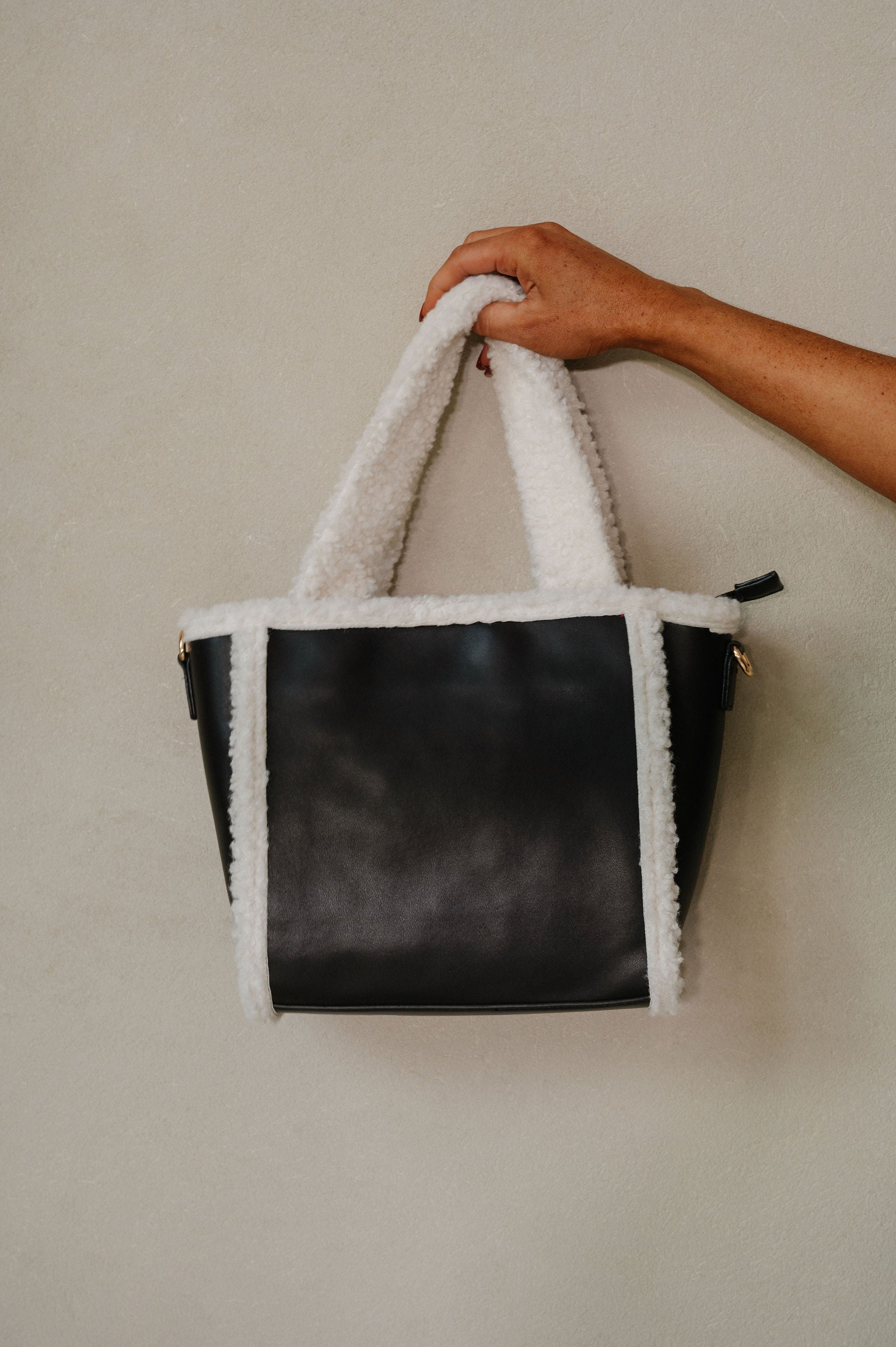 Sherpa Trim Shoulder Bag- Black