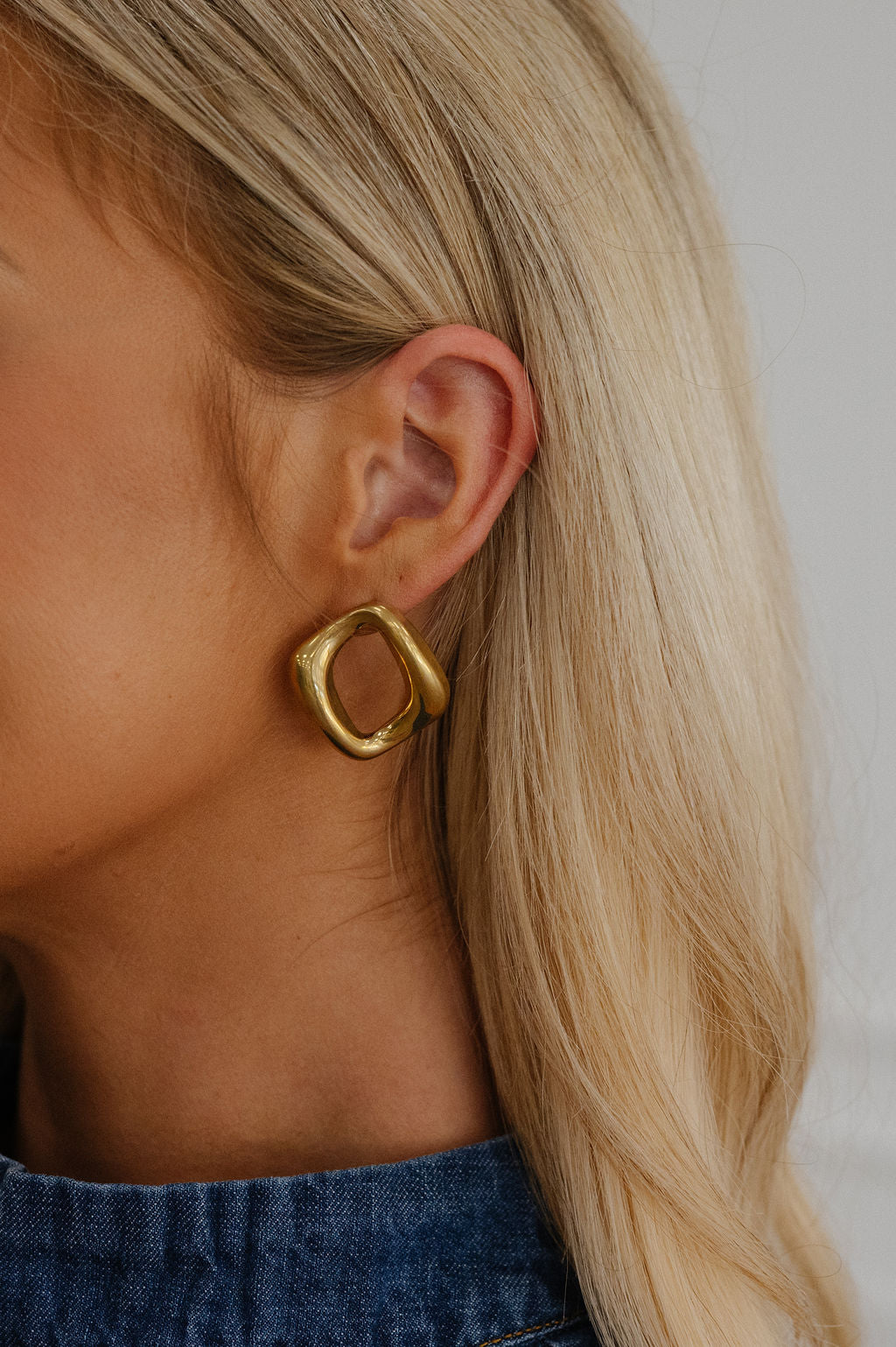 Mal Square Studs-Gold