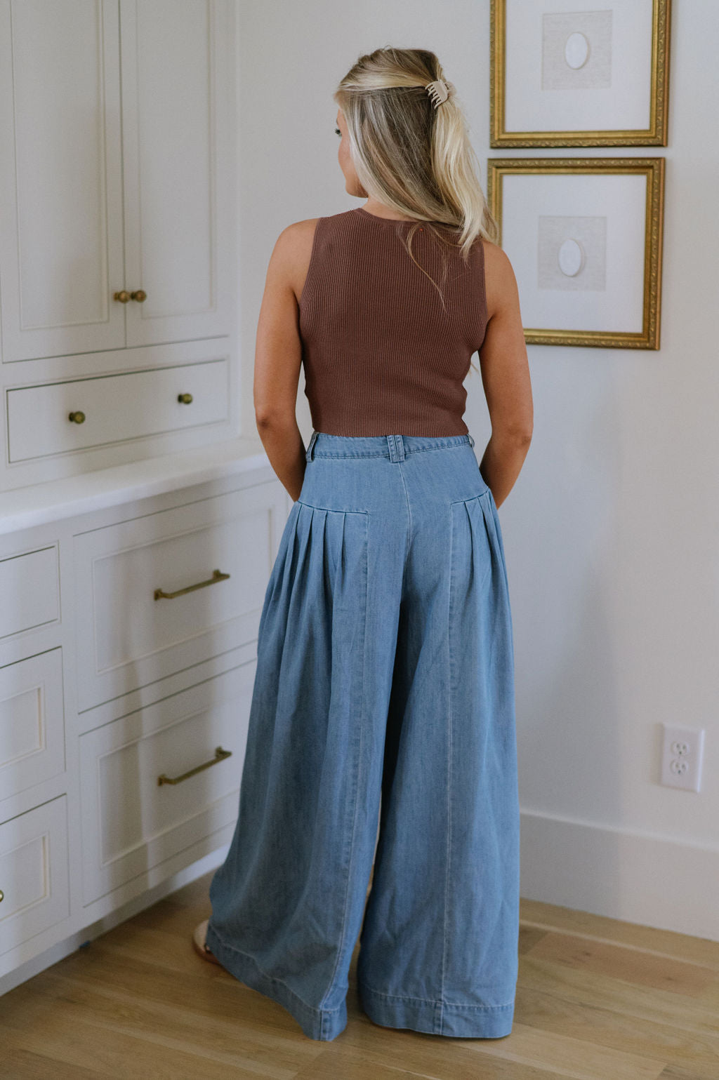 Classic Sleeveless Ribbed Top-Brown