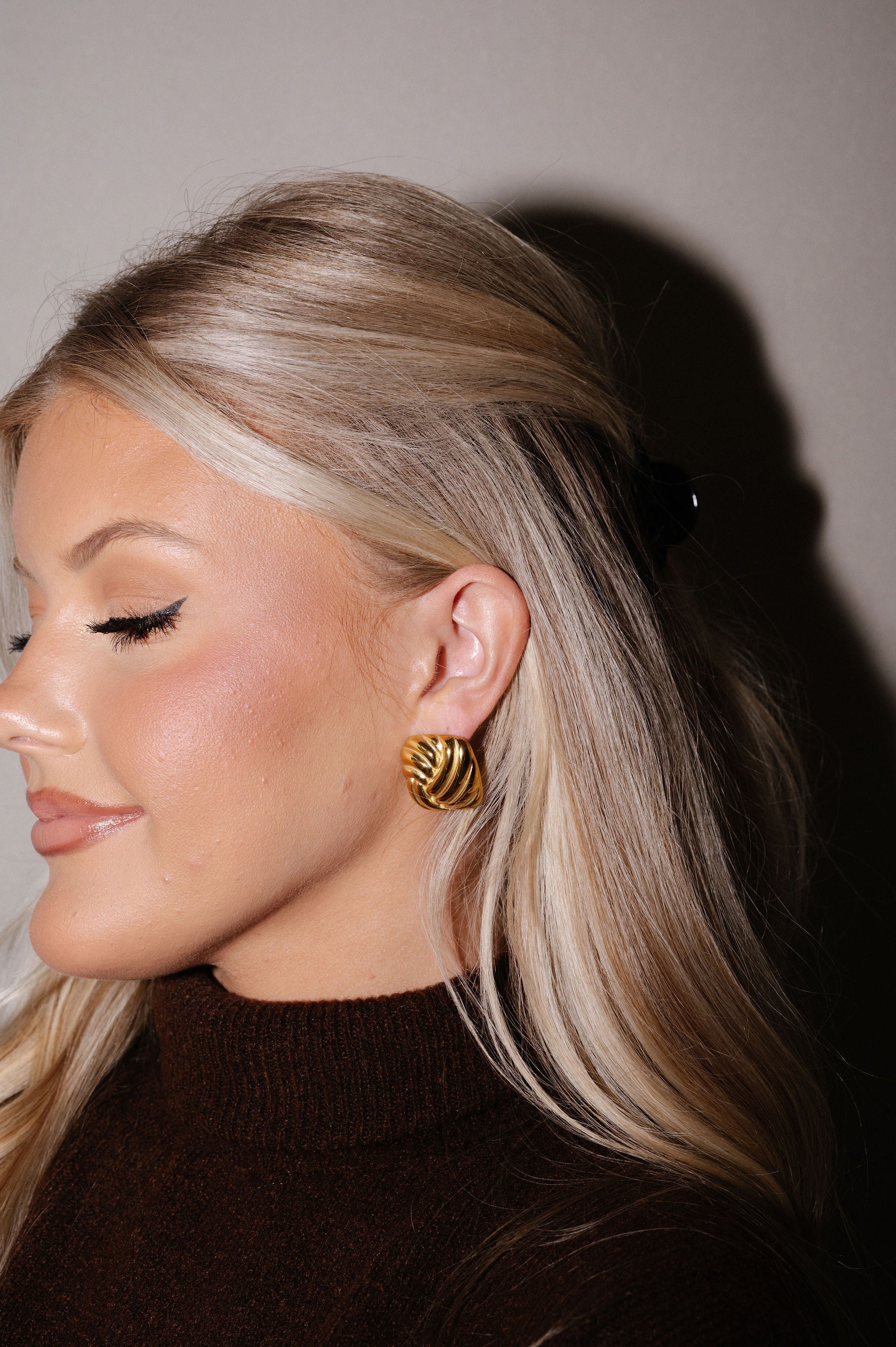 Wavy Square Studs-Gold