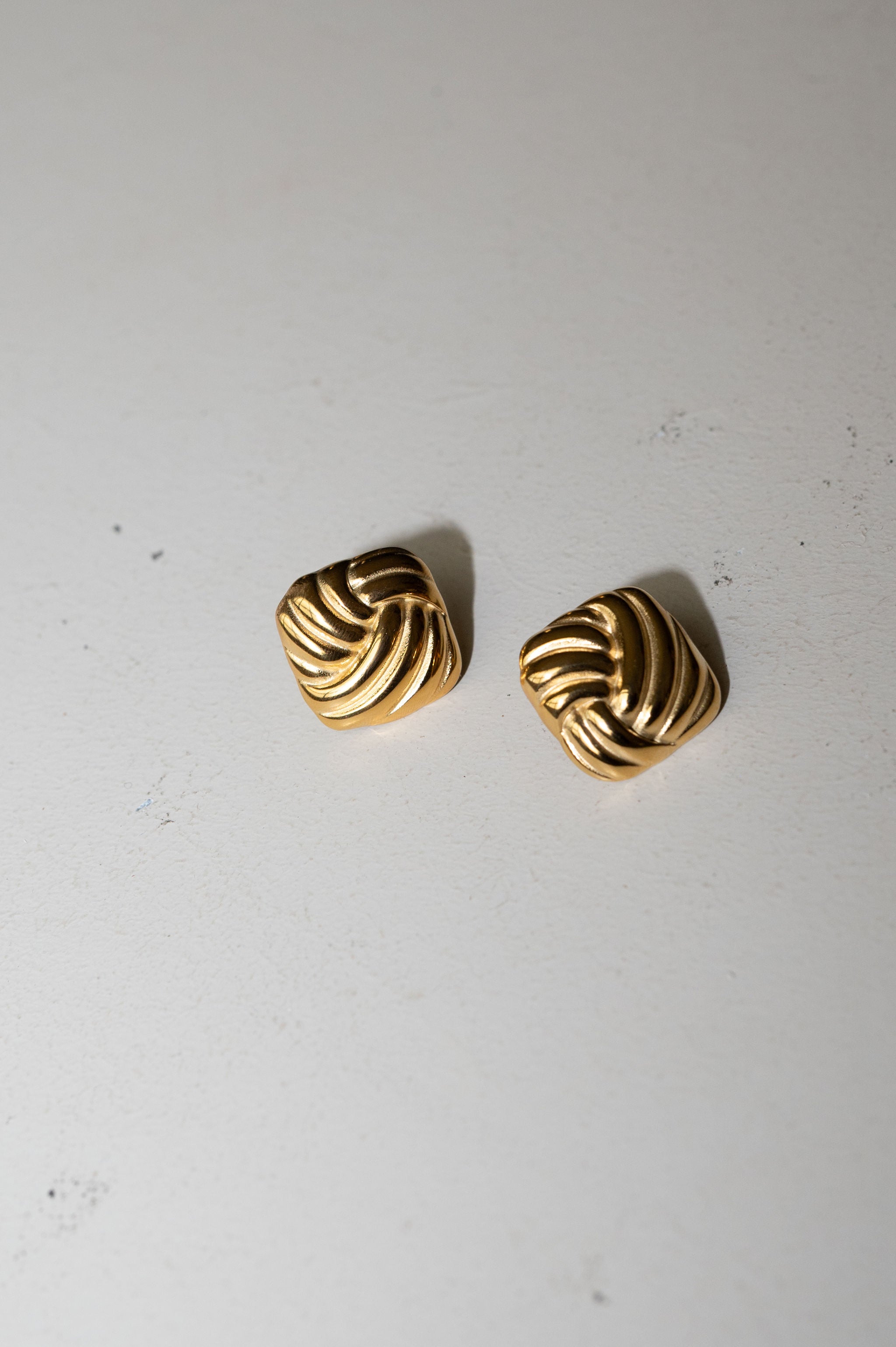 Wavy Square Studs-Gold
