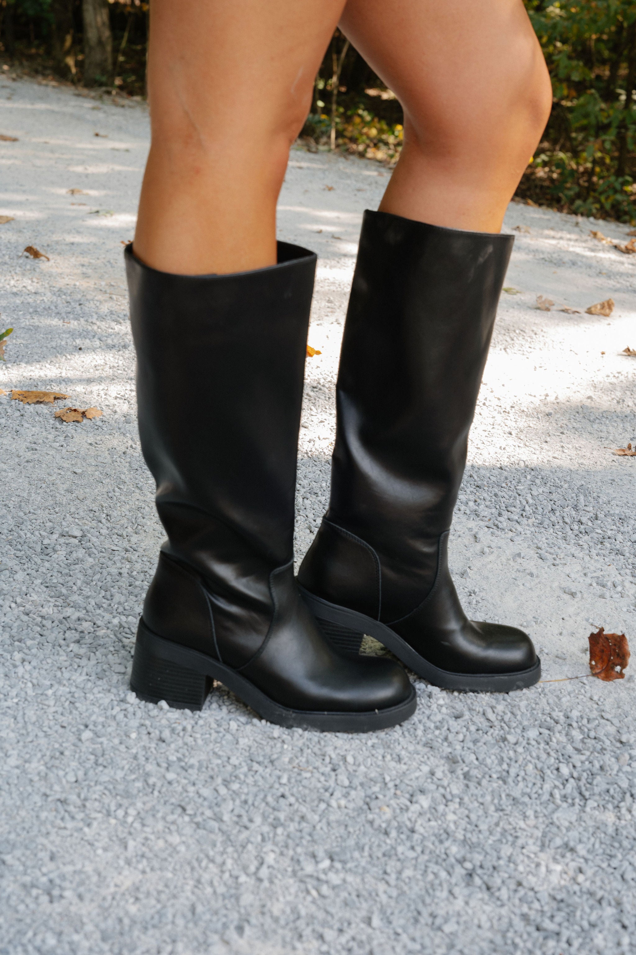 Momentoo Boots-Black