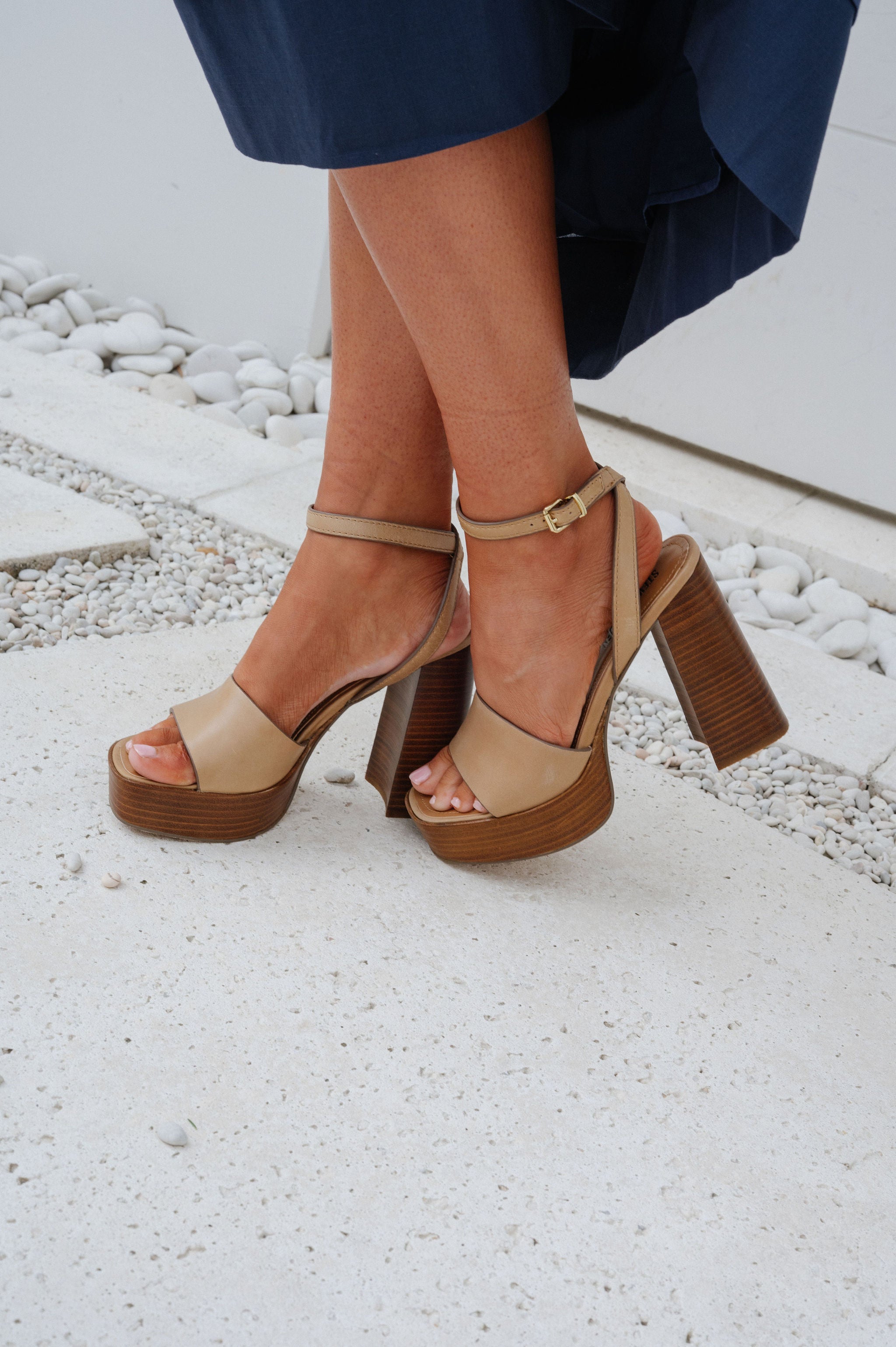 FINAL SALE/ Floria Heel- Banana Leather/MODEL PAIR