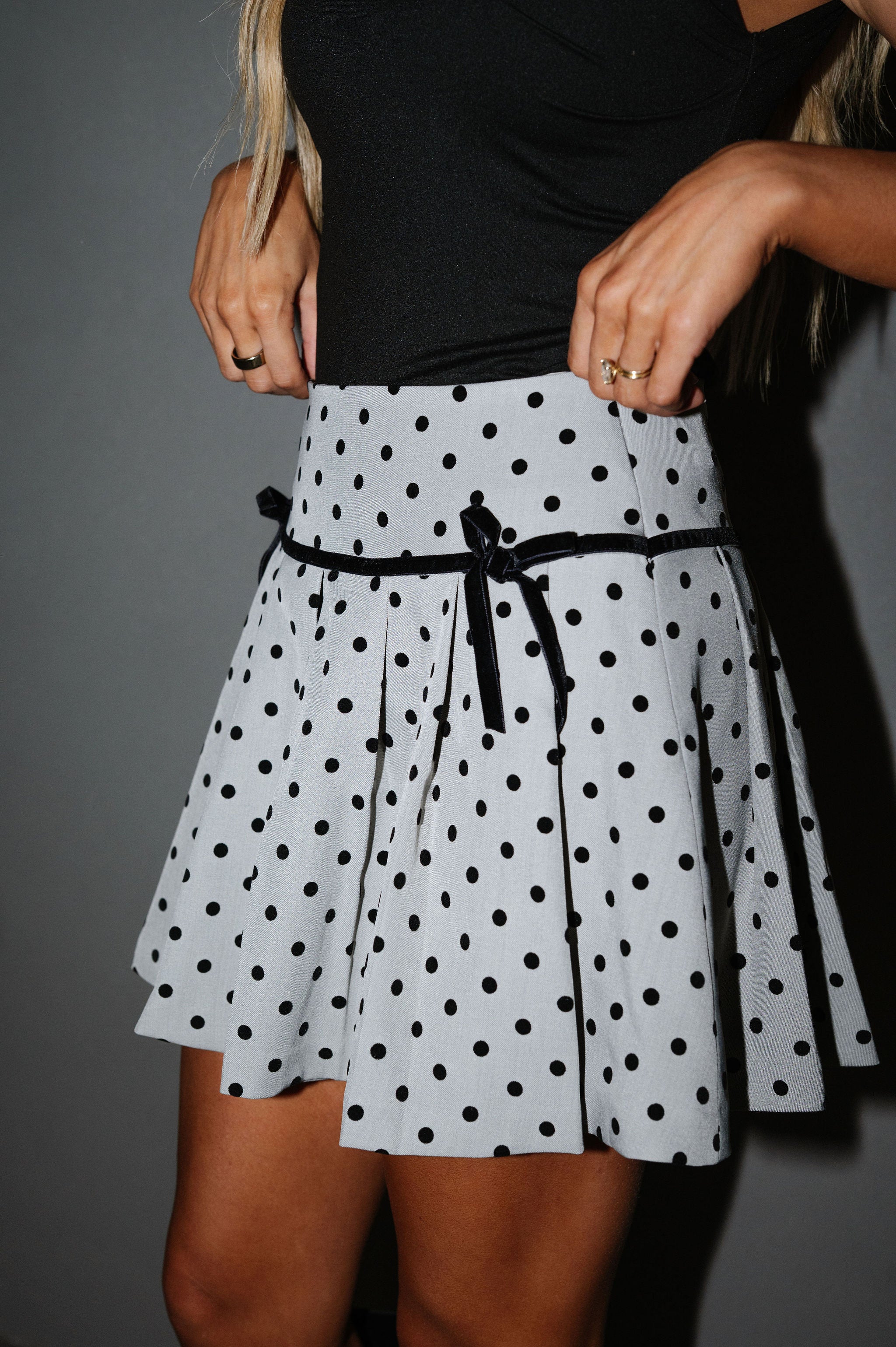 Bow Trim Pleated Skirt-Grey/Black