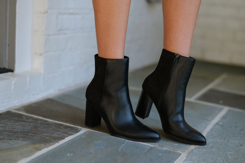 Mover Bootie-Black//MODEL PAIR SIZE 8