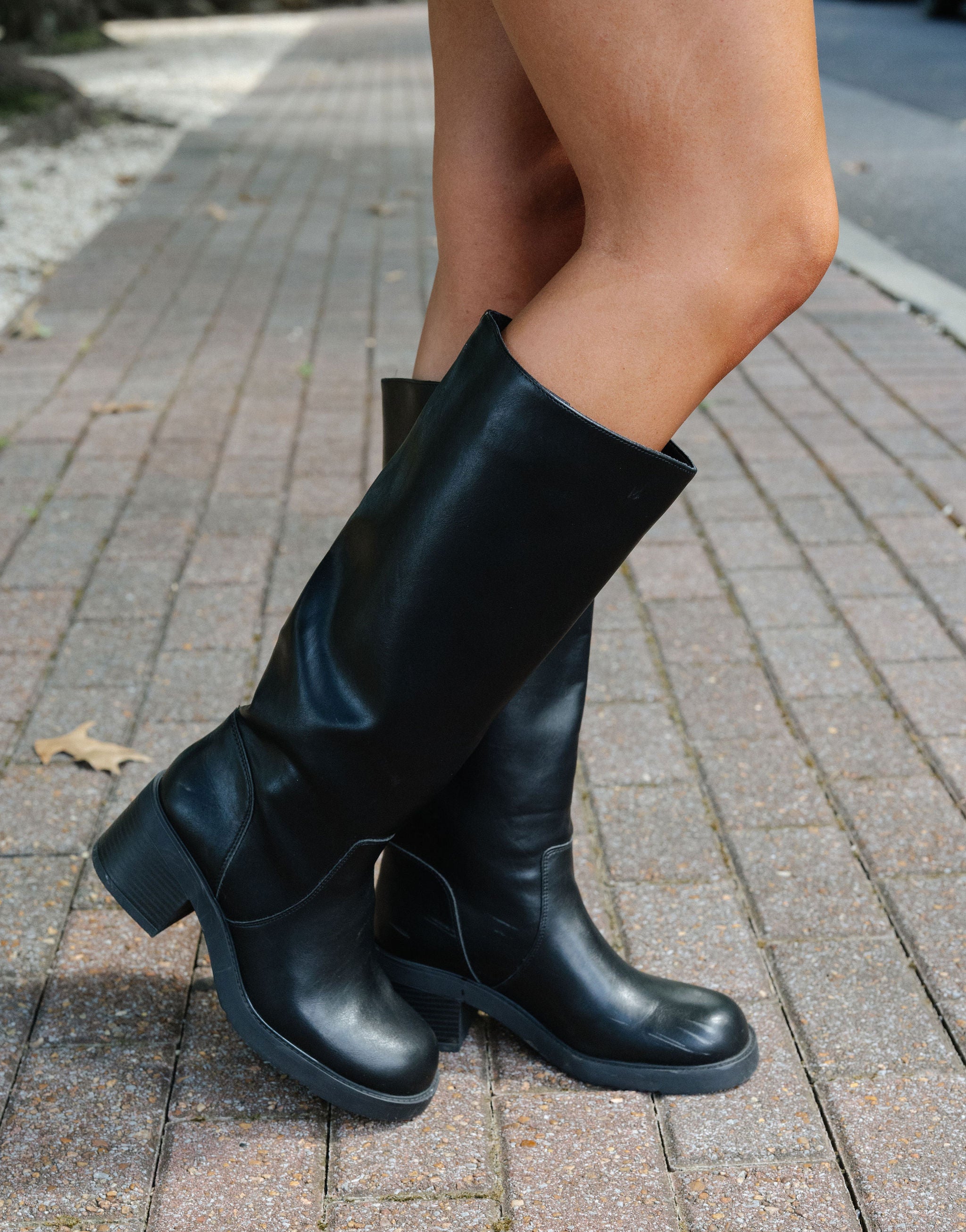 Momentoo Boots-Black