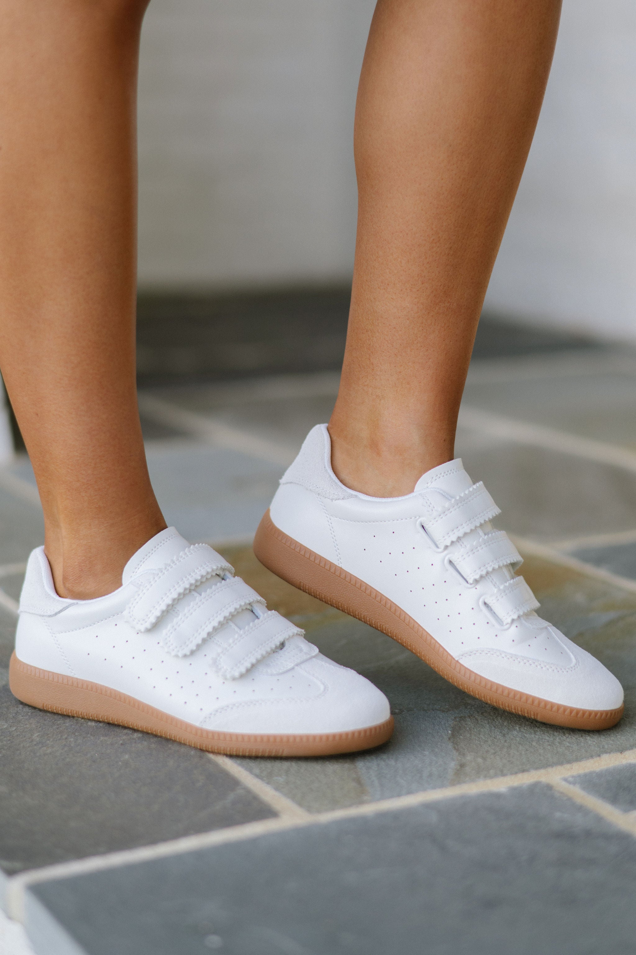 Momentum Sneakers- White