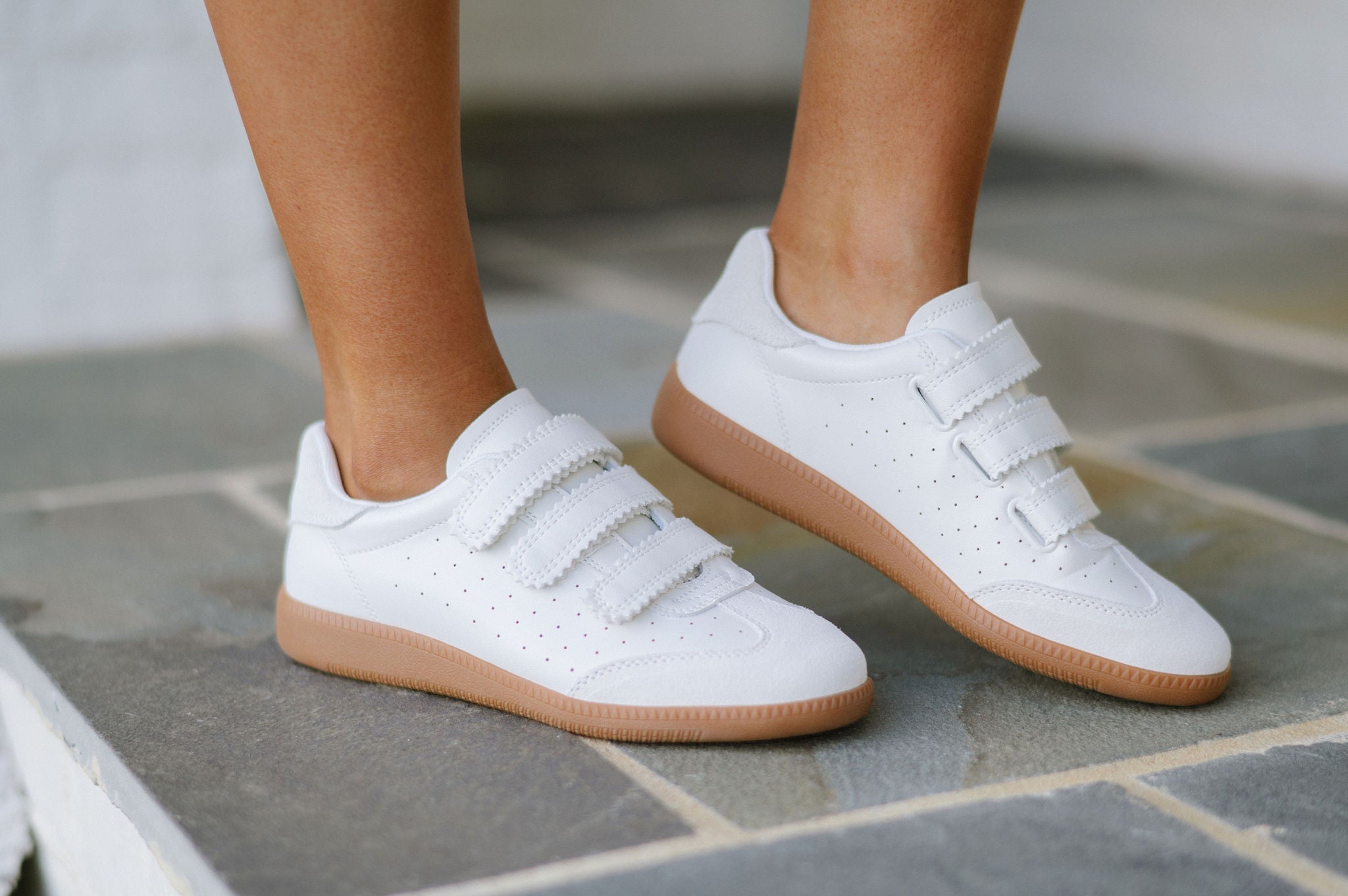 Momentum Sneakers- White