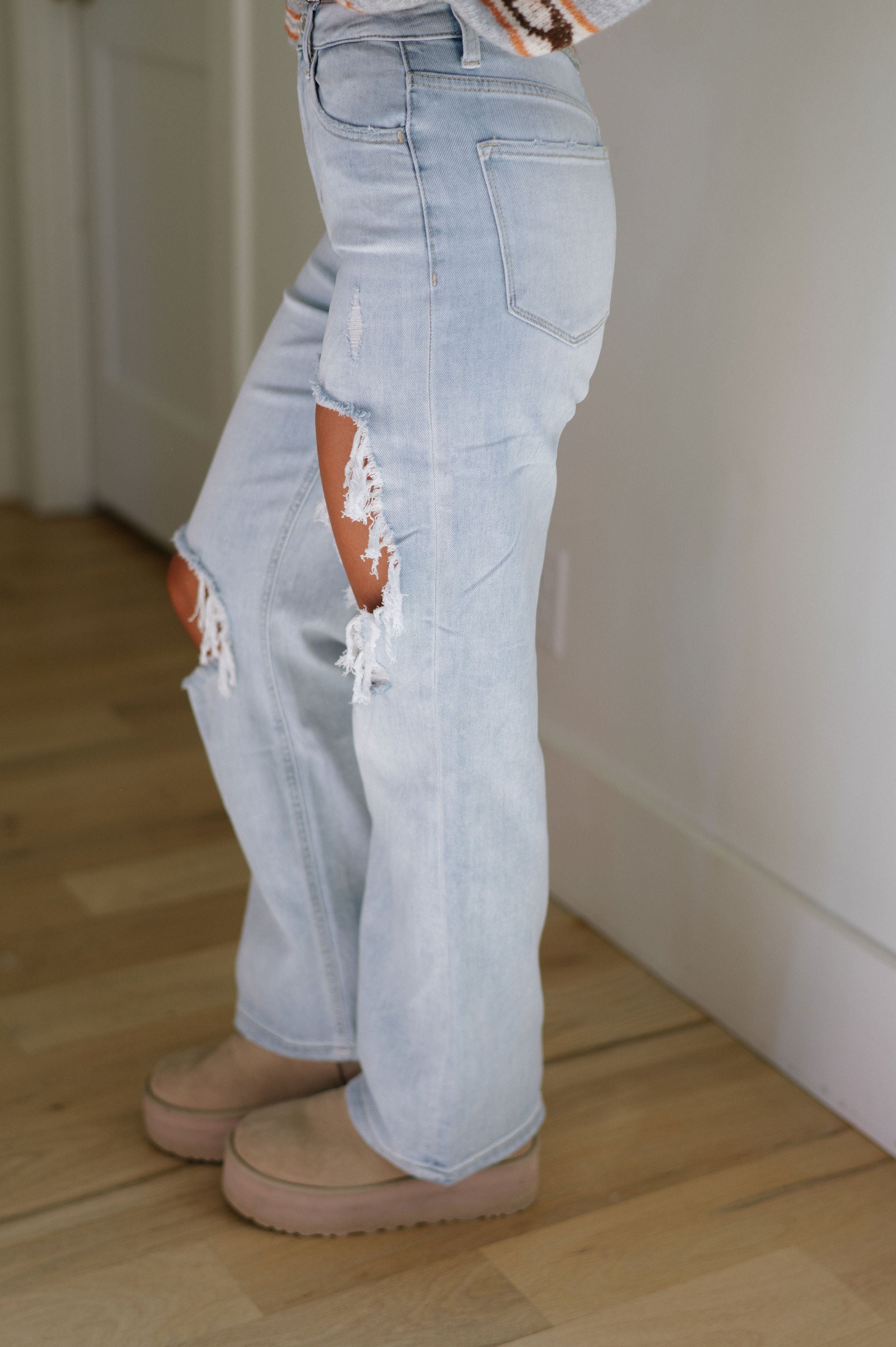 Olivia Distressed Jeans-Light Wash