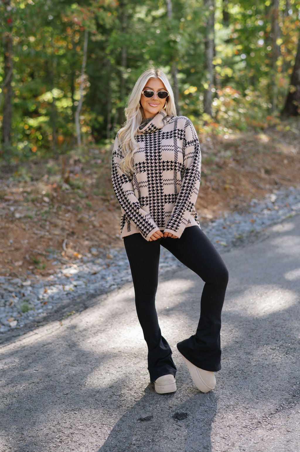 Houndstooth Turtleneck Sweater-Tan/Black