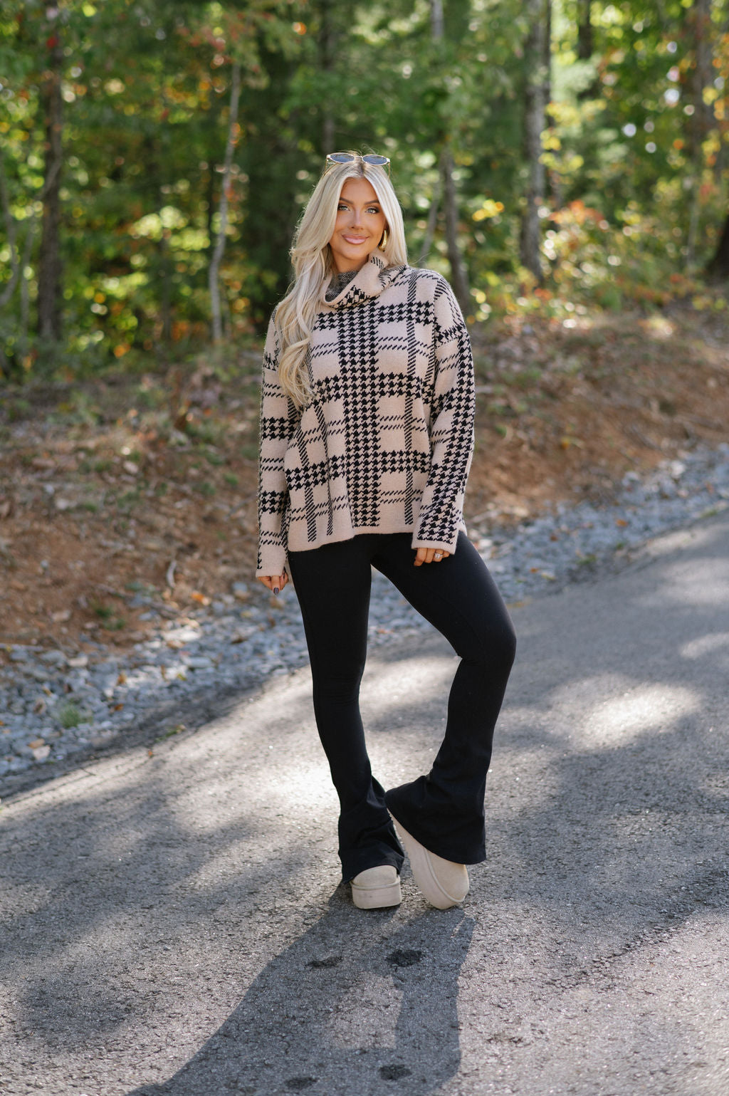 Houndstooth Turtleneck Sweater-Tan/Black