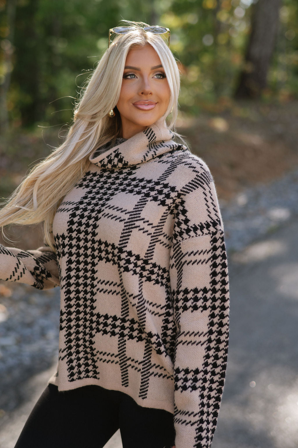 Houndstooth Turtleneck Sweater-Tan/Black