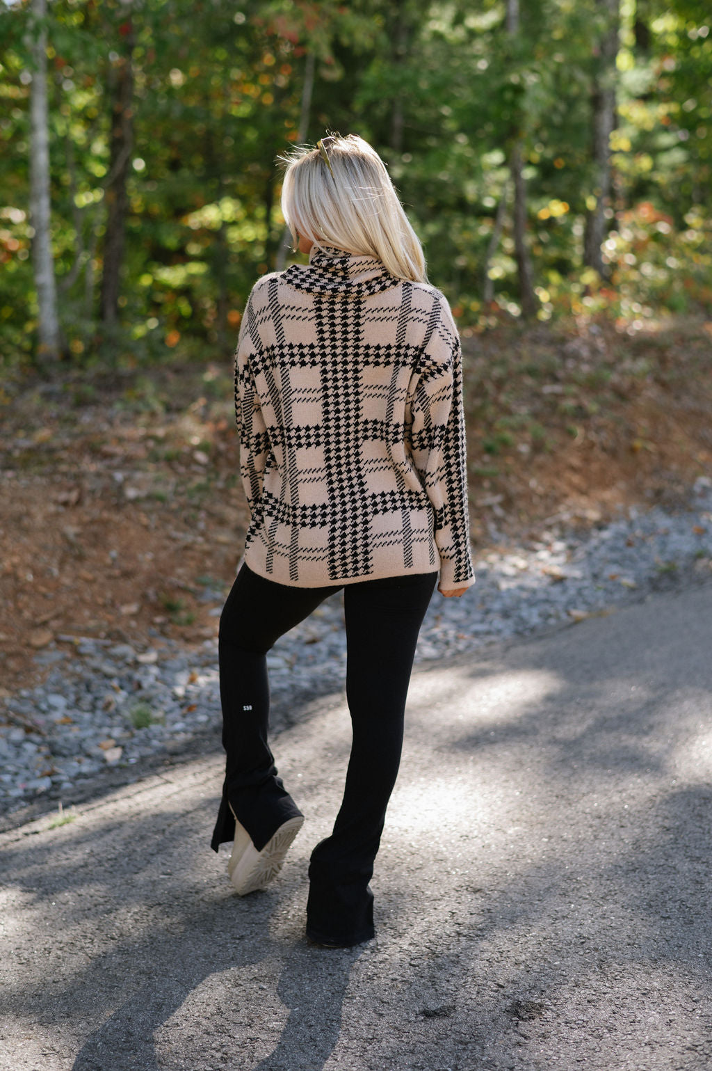 Houndstooth Turtleneck Sweater-Tan/Black