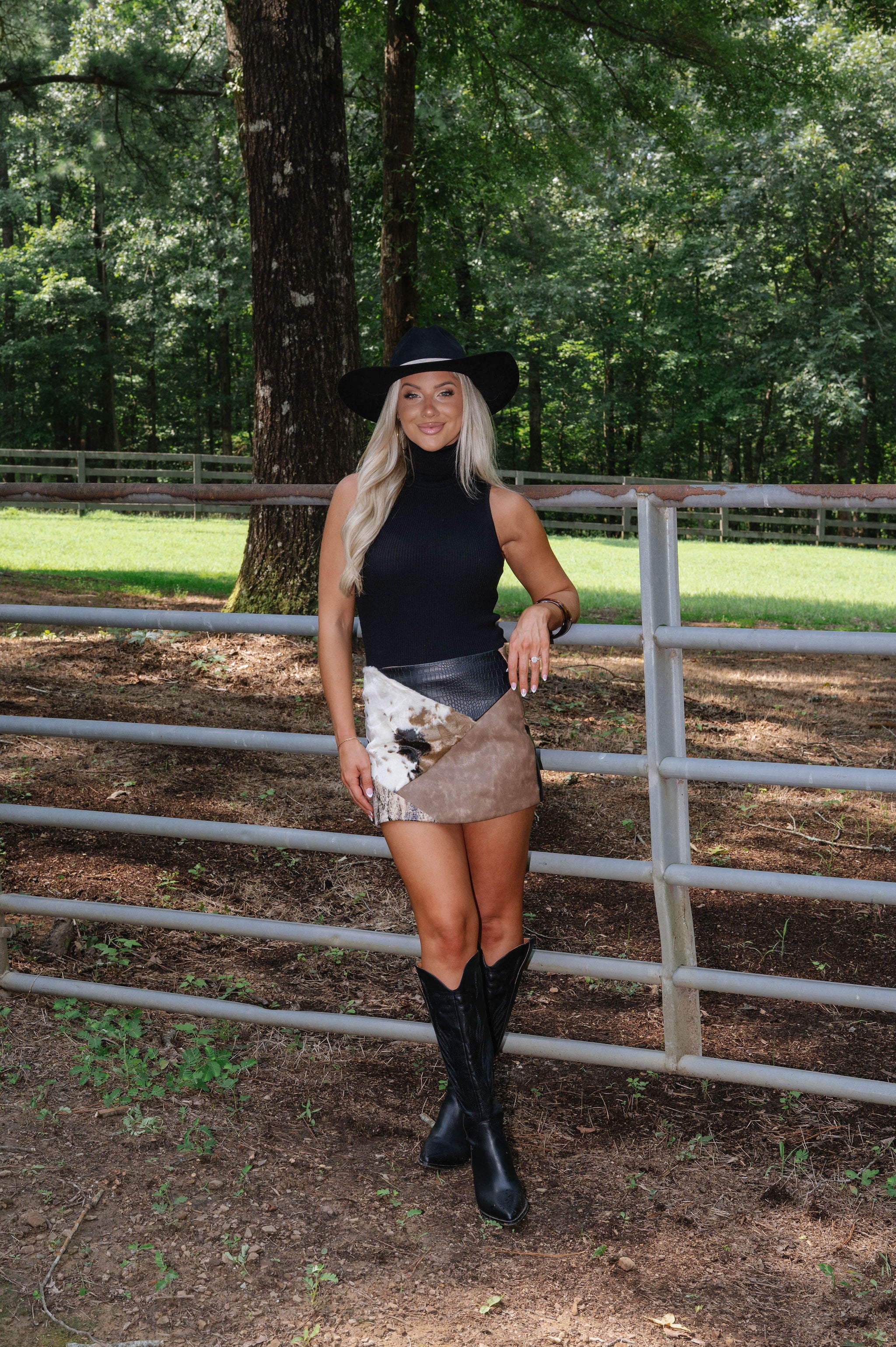 Reagan Turtleneck Sleeveless Top-Black