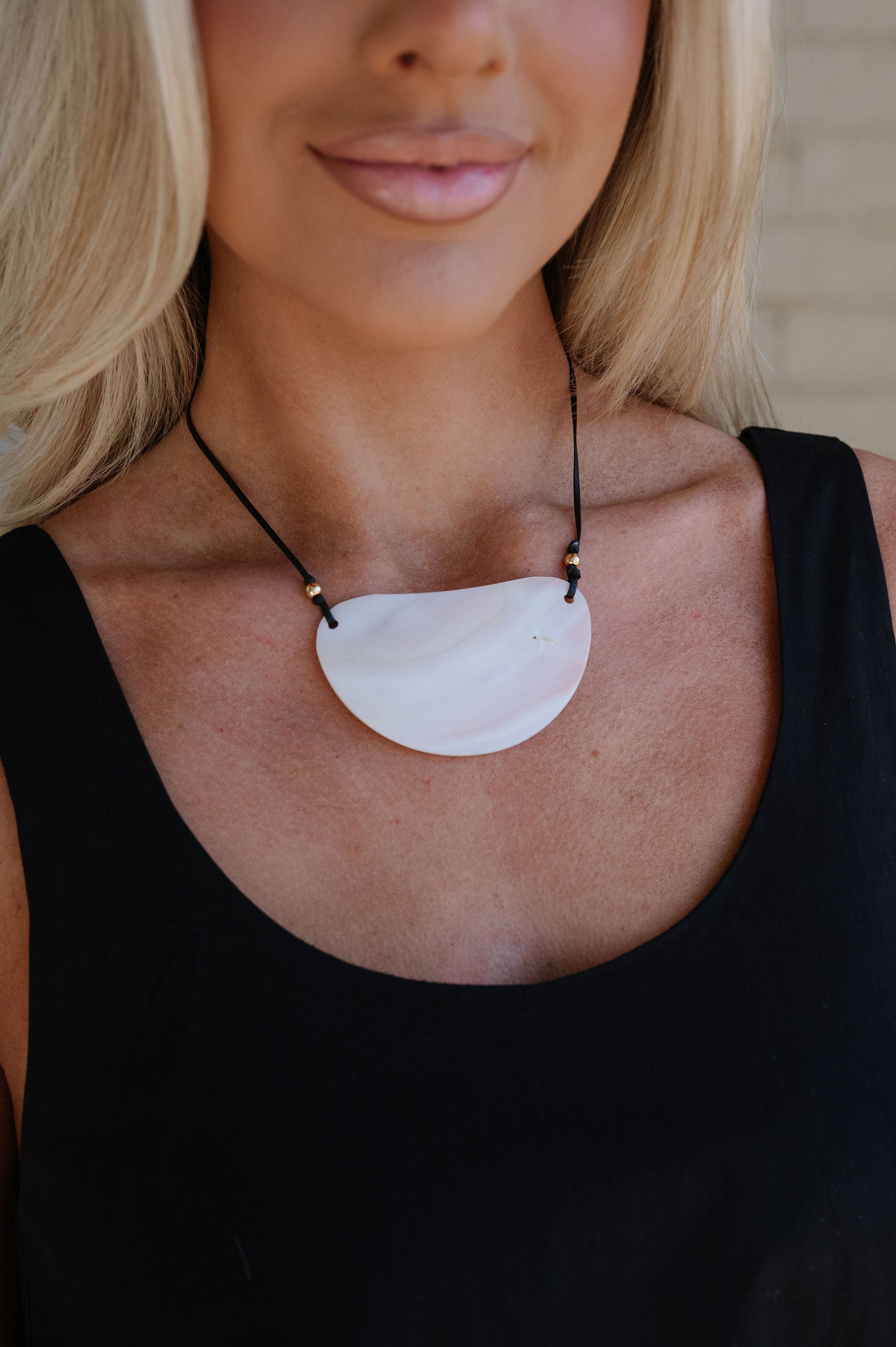 Mother of Pearl Pendant Leather Necklace