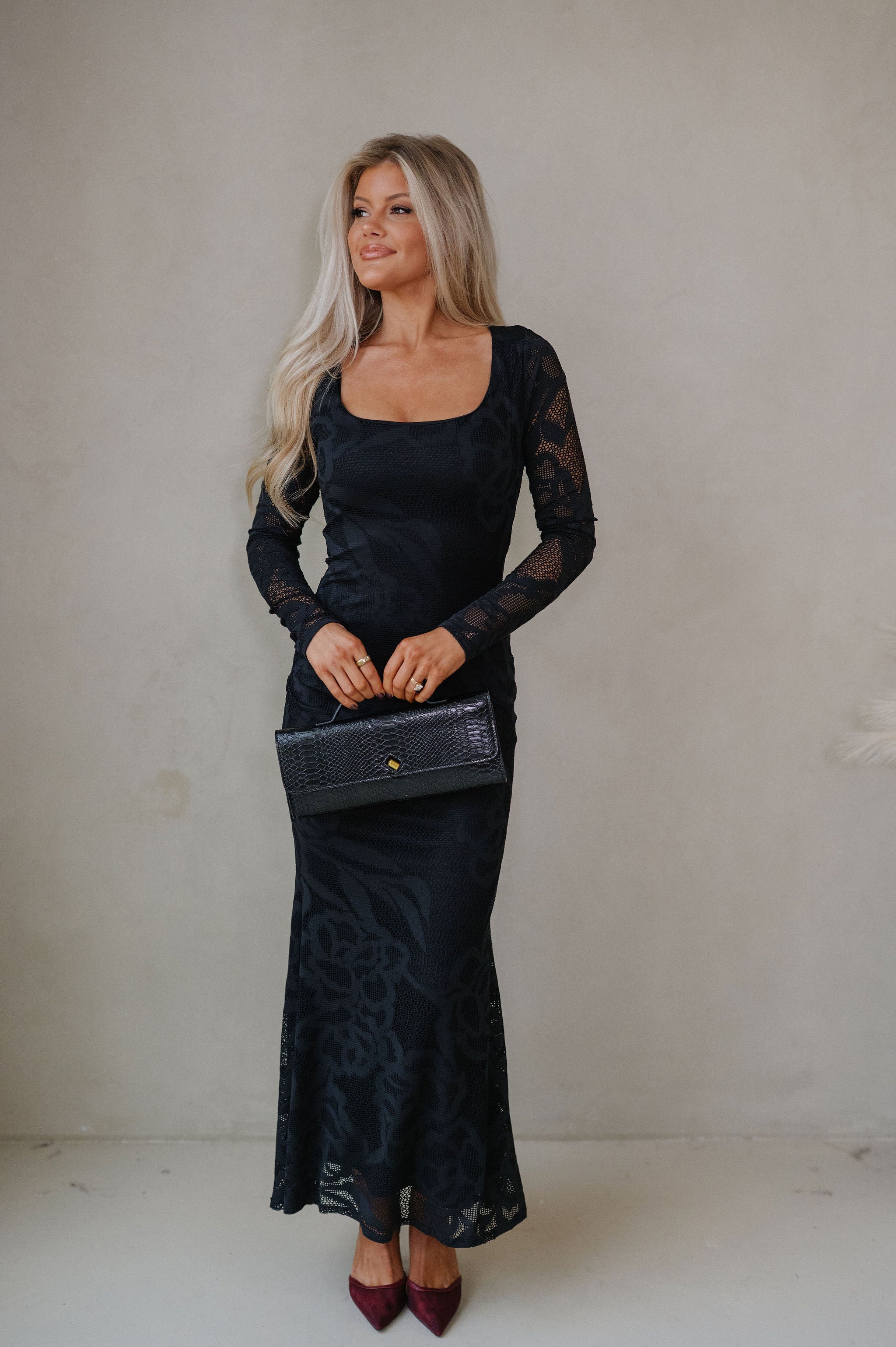 Scoop Neck Maxi Dress-Black