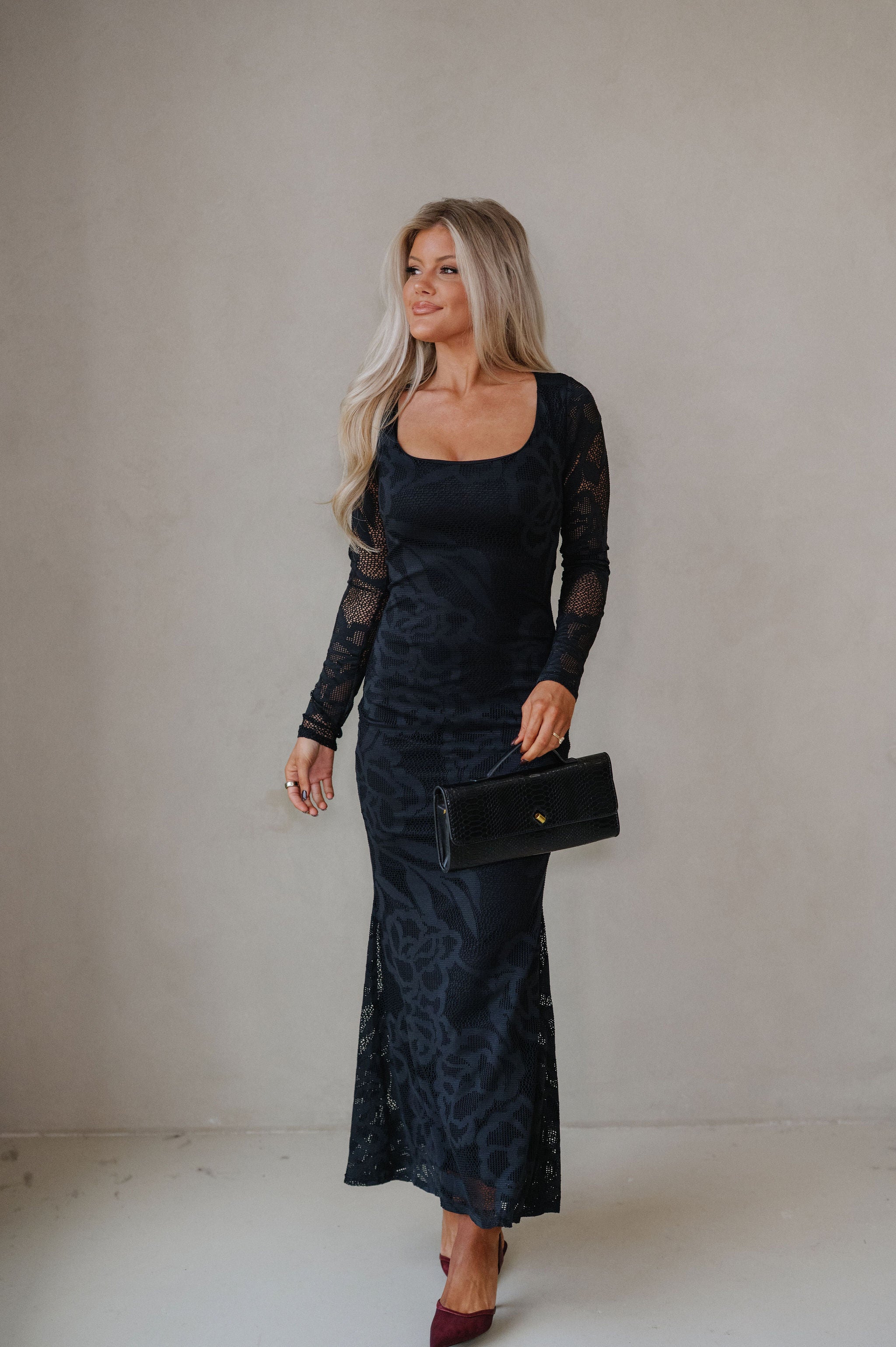 Scoop Neck Maxi Dress-Black